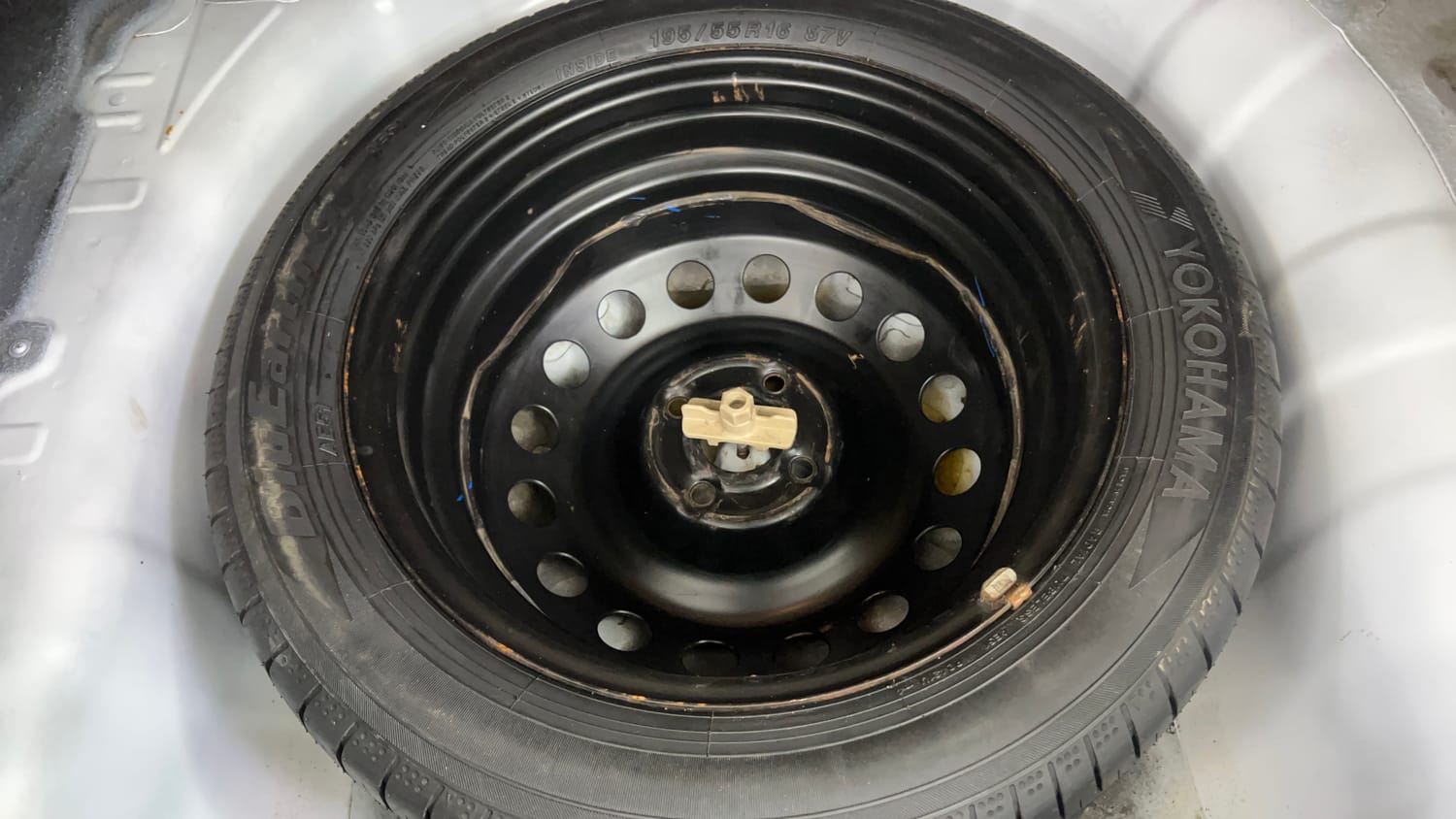 Used 2013 Hyundai Verna Fluidic 1.6 VTVT SX Petrol Manual tyres SPARE TYRE VIEW