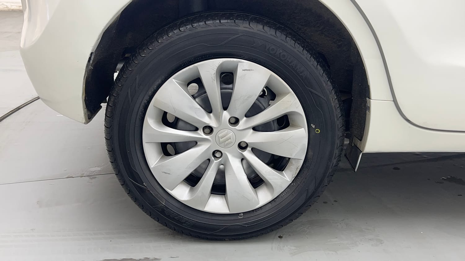 Used 2017 Maruti Suzuki Baleno Delta 1.2 Petrol Manual tyres RIGHT REAR TYRE RIM VIEW