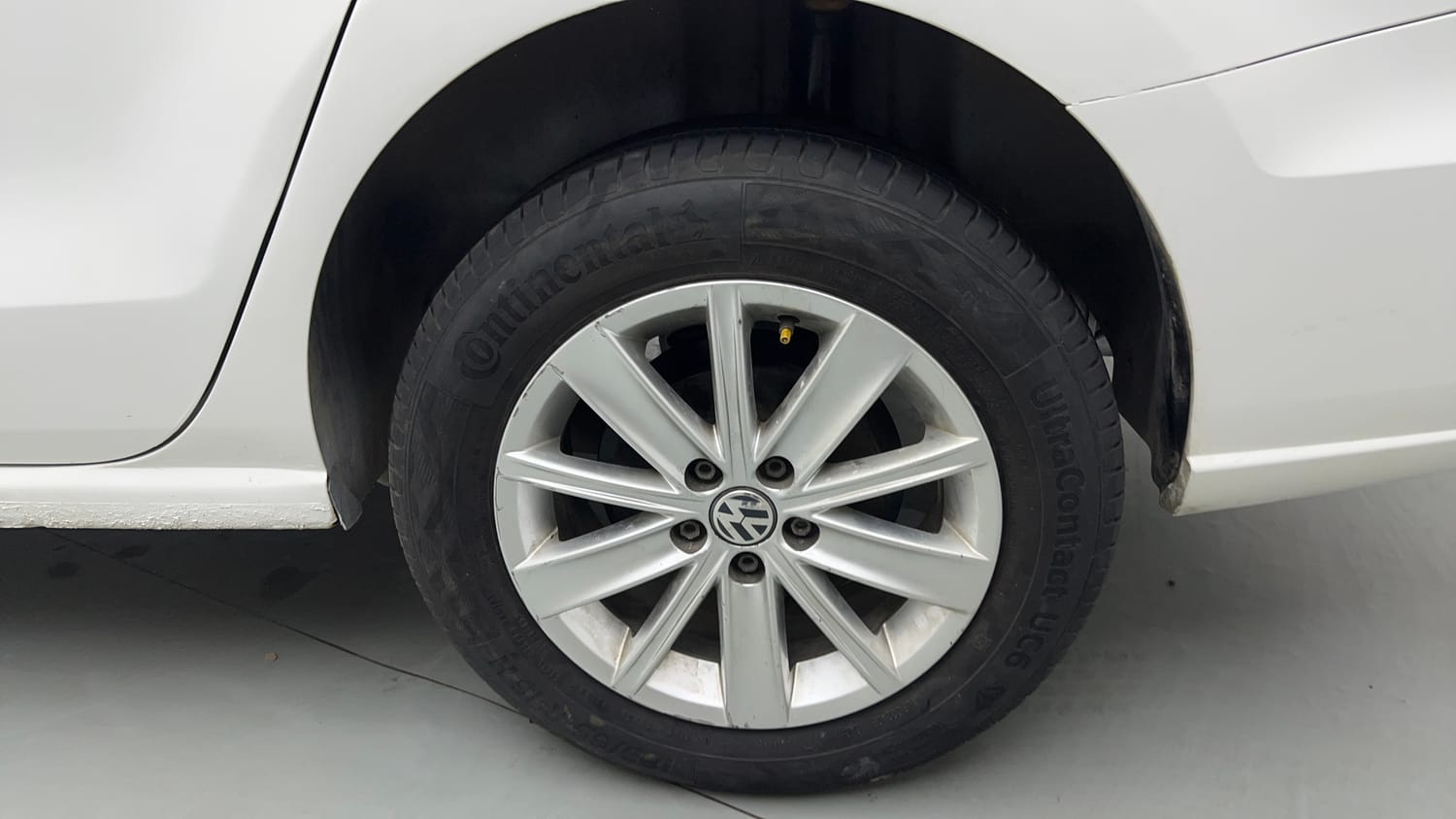 Used 2016 Volkswagen Vento Highline 1.2 (P) AT Petrol Automatic tyres LEFT REAR TYRE RIM VIEW