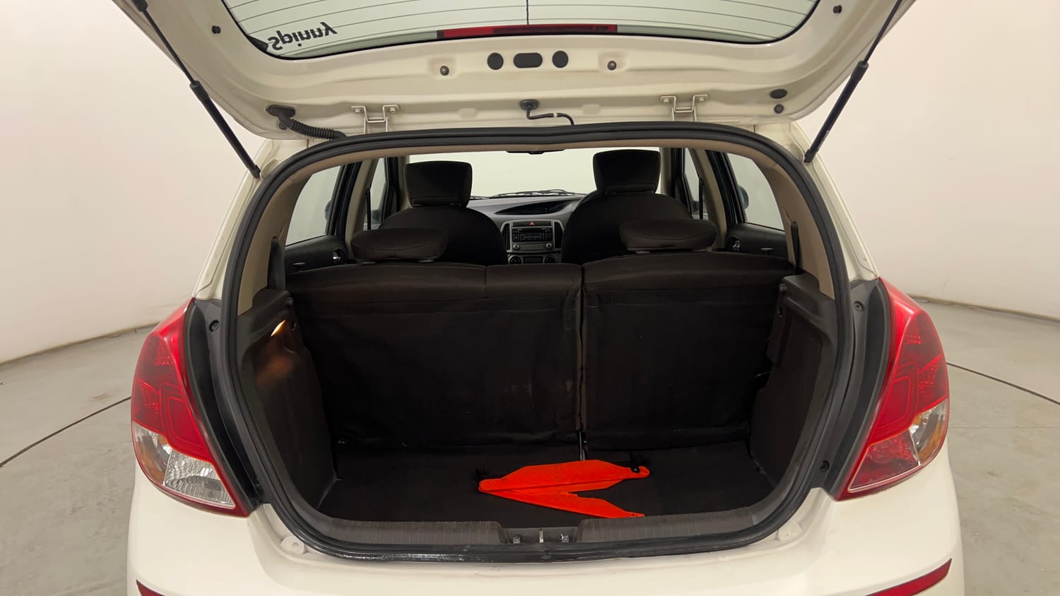 Used 2012 Hyundai i20 Asta 1.2 Petrol Manual interior DICKY INSIDE VIEW