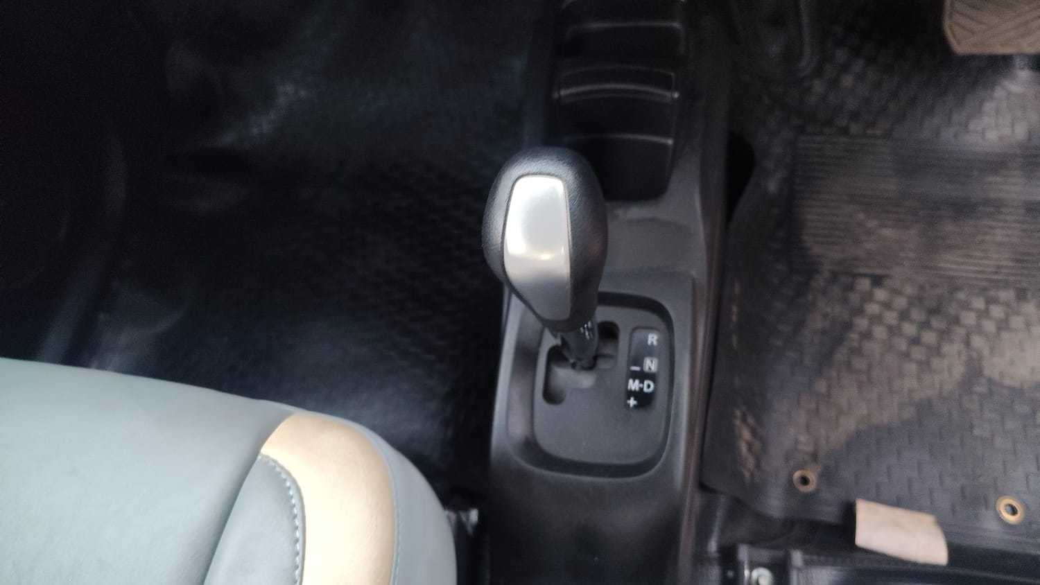 Used 2016 Maruti Suzuki Wagon R 1.0 VXI AMT Petrol Automatic interior GEAR  KNOB VIEW
