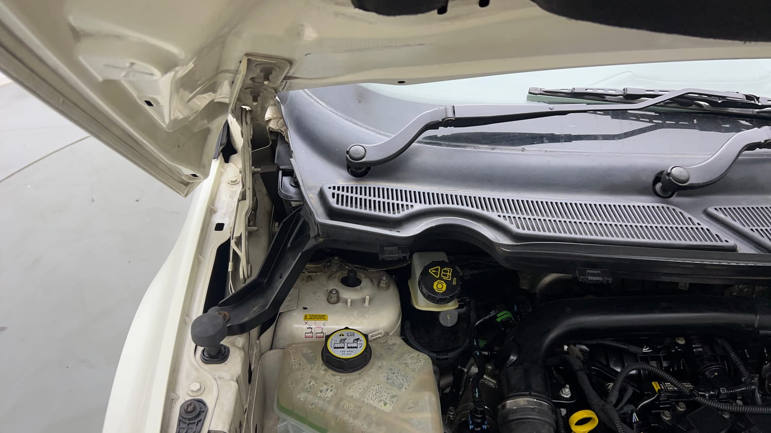 Used 2014 Ford EcoSport Titanium 1.0 Ecoboost (Opt) Petrol Manual engine ENGINE RIGHT SIDE HINGE & APRON VIEW