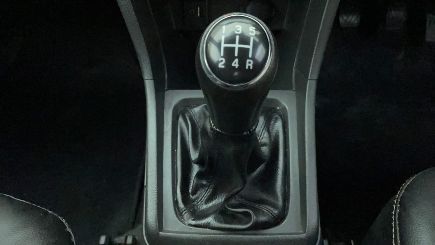 Used 2017 Maruti Suzuki Vitara Brezza LDi (O) Diesel Manual interior GEAR  KNOB VIEW