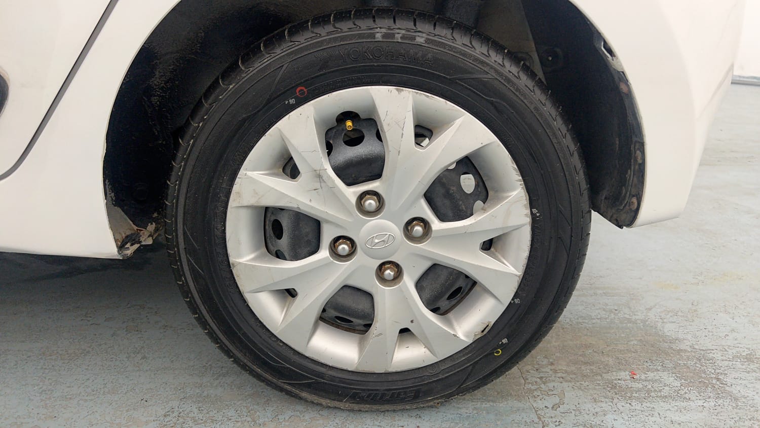 Used 2014 Hyundai Grand i10 Magna 1.2 Kappa VTVT Petrol Manual tyres LEFT REAR TYRE RIM VIEW