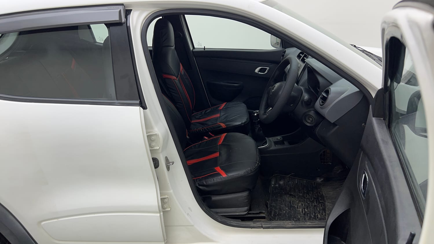 Used 2019 Renault Kwid RXT (O) 1.0 SCE Edition Petrol Manual interior RIGHT SIDE FRONT DOOR CABIN VIEW