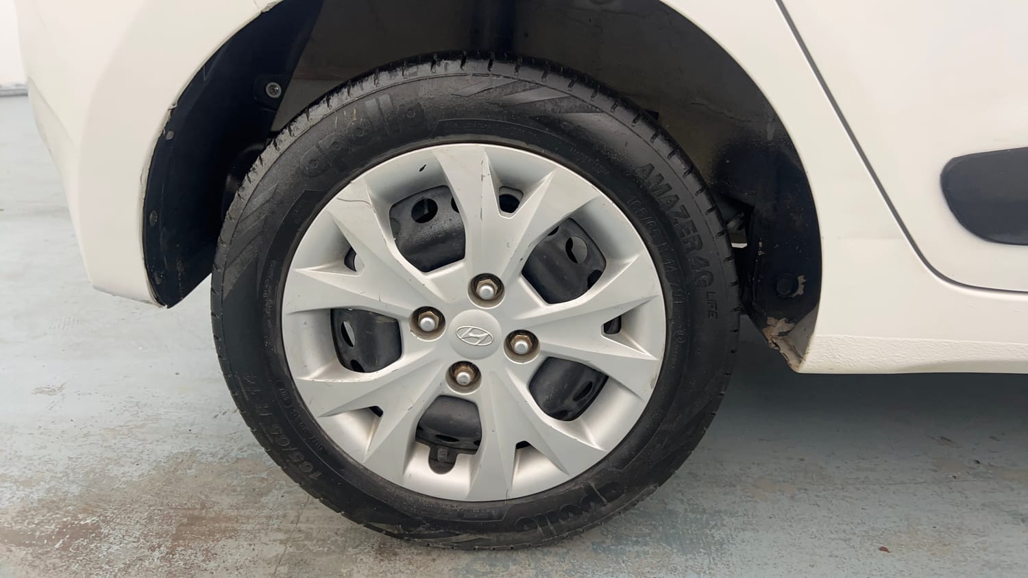Used 2014 Hyundai Grand i10 Magna 1.2 Kappa VTVT Petrol Manual tyres RIGHT REAR TYRE RIM VIEW