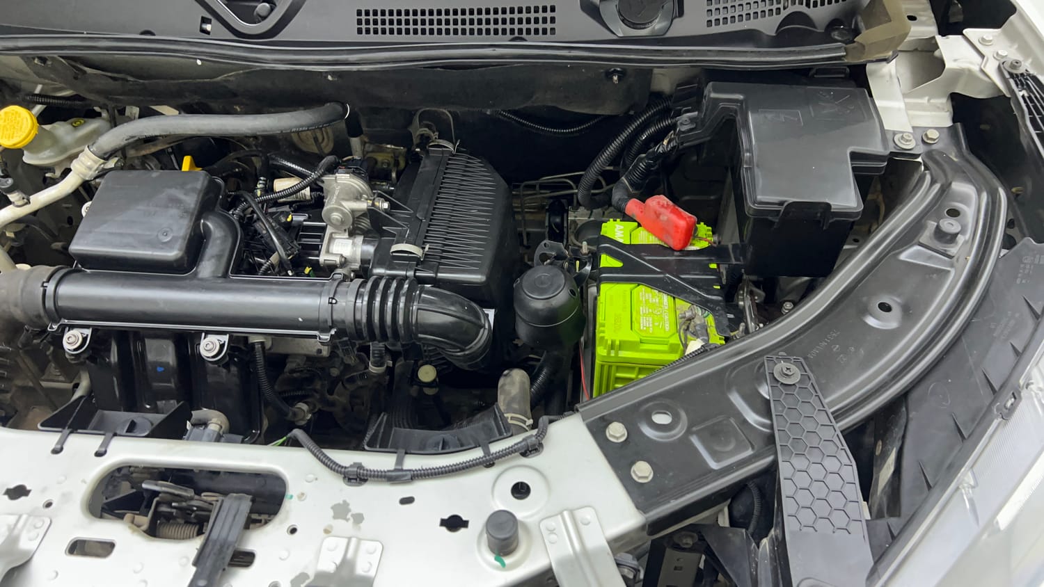 Used 2022 Nissan Magnite XE Petrol Manual engine ENGINE LEFT SIDE VIEW