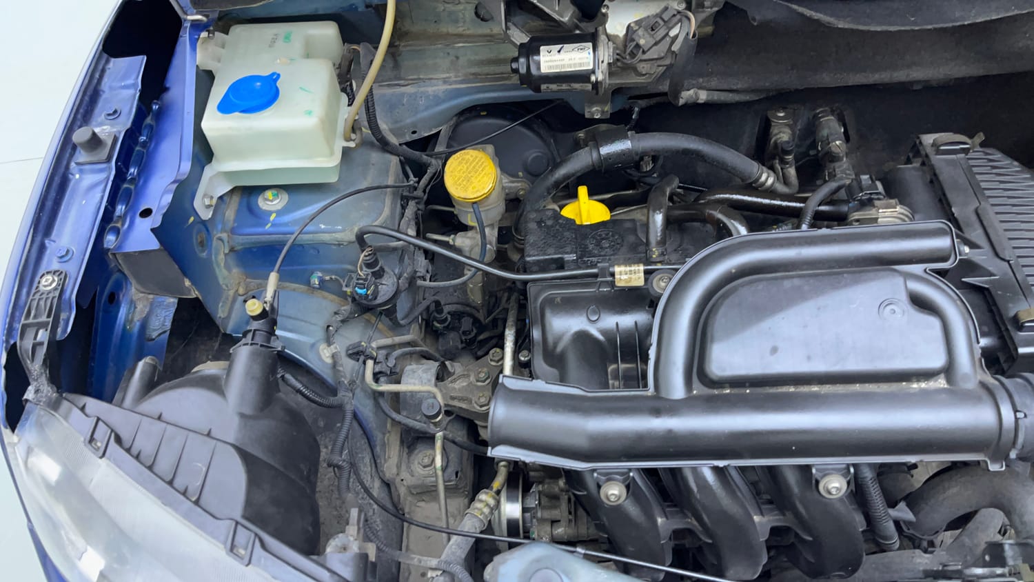 Used 2018 Renault Kwid CLIMBER 1.0 Petrol Manual engine ENGINE RIGHT SIDE VIEW