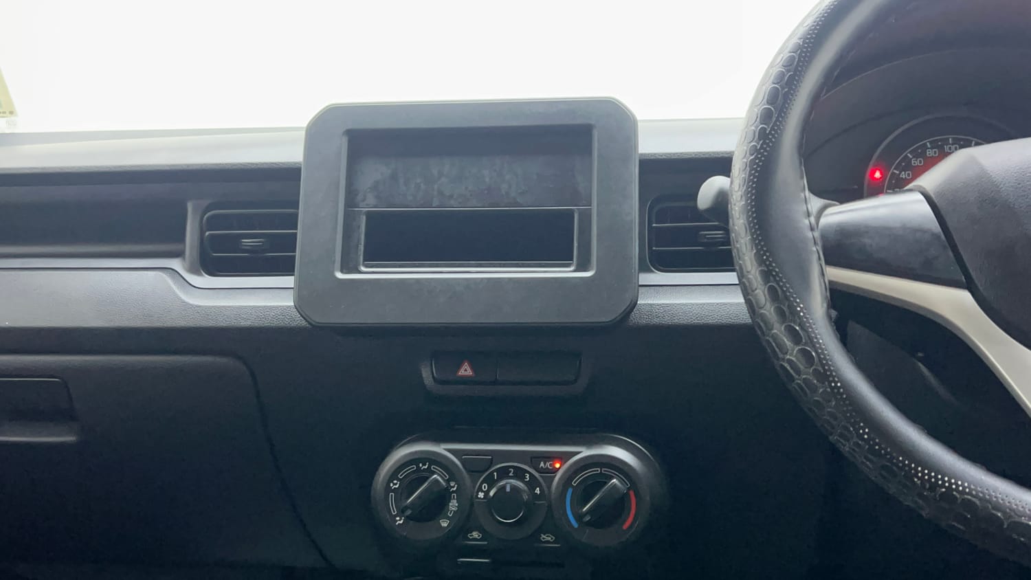Used 2024 Maruti Suzuki Ignis Sigma 1.2 MT Petrol Manual interior MUSIC SYSTEM & AC CONTROL VIEW