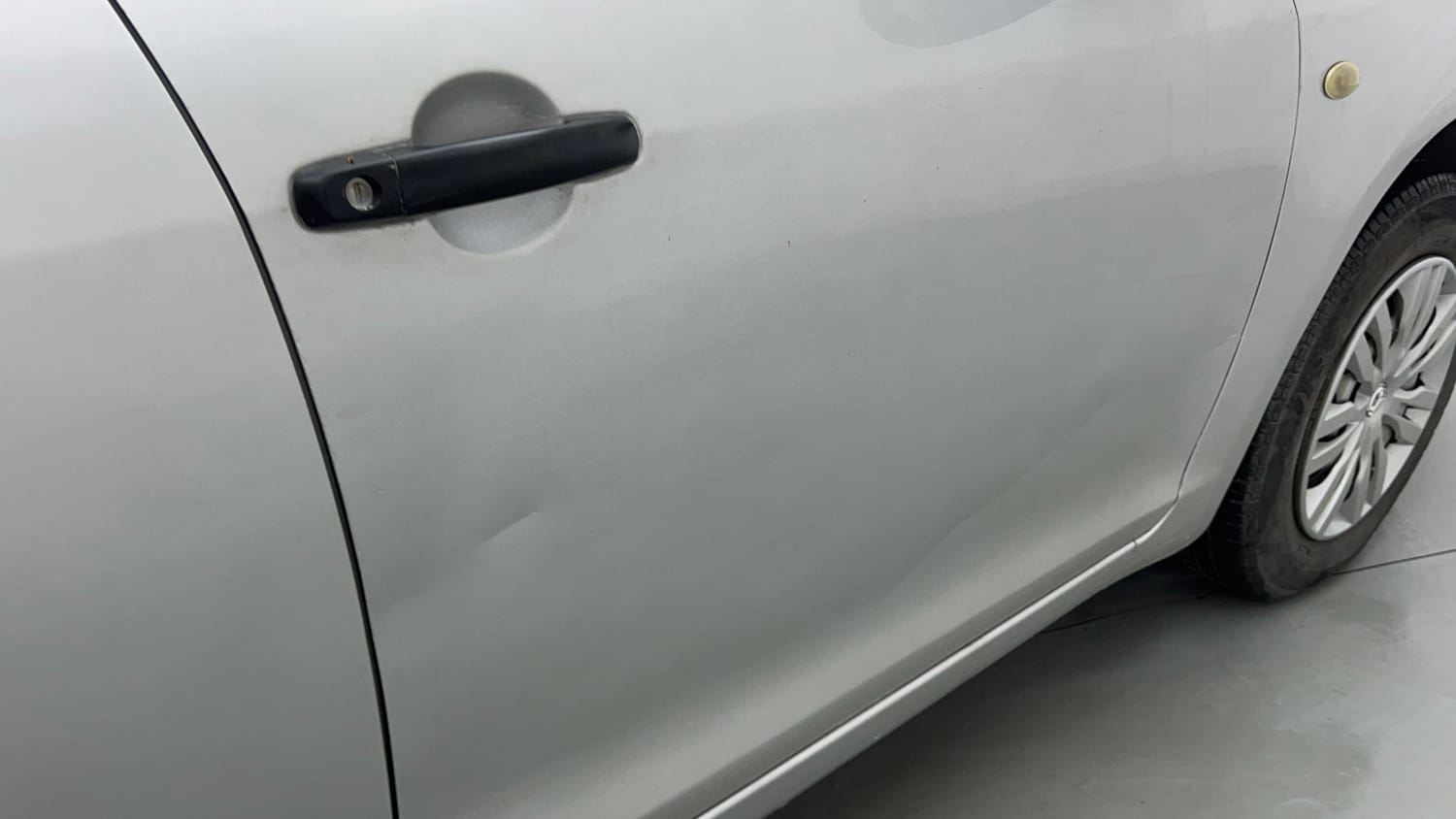 Used 2015 Maruti Suzuki Swift Lxi (O) Petrol Manual dents MINOR DENT