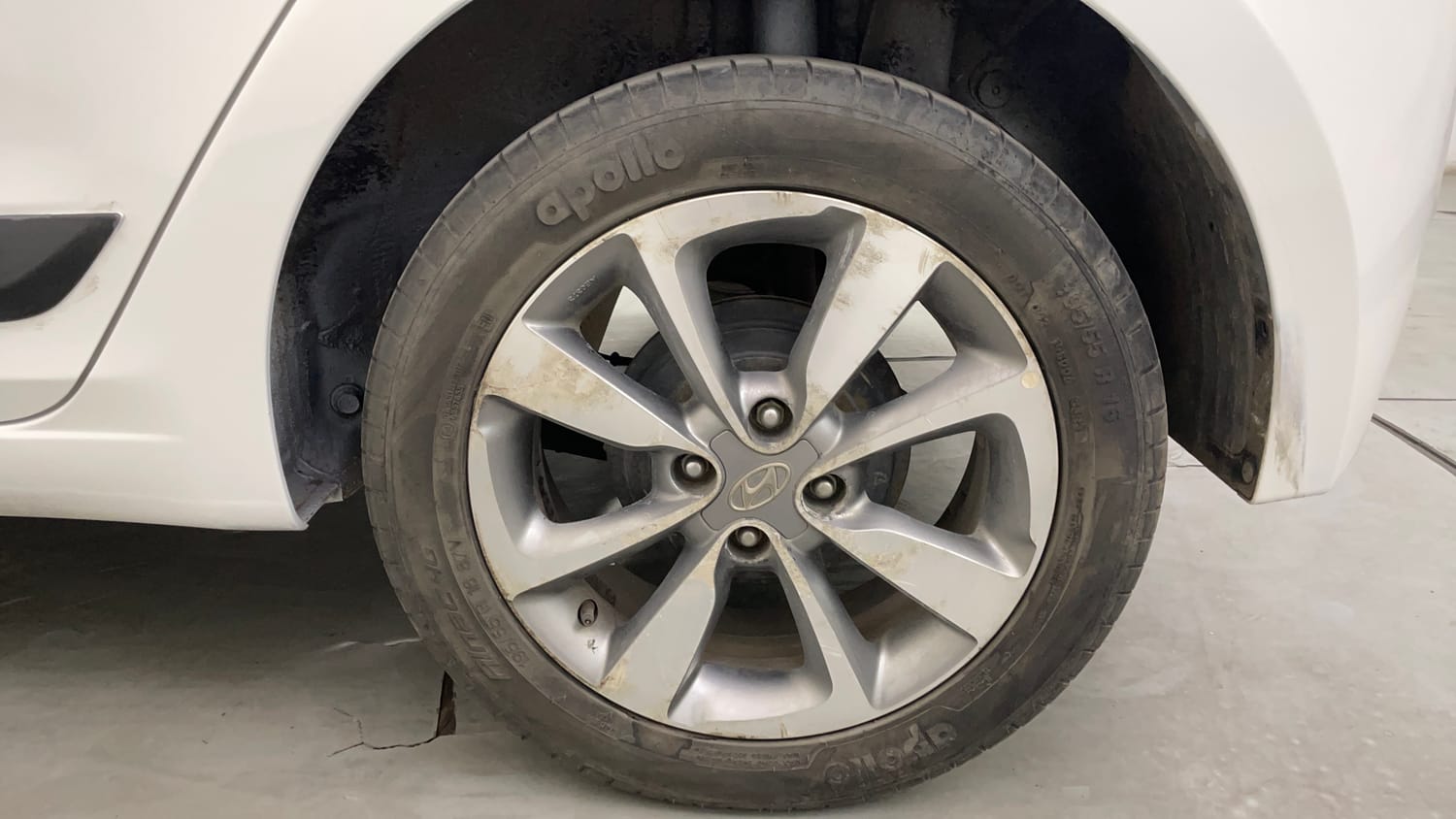 Used 2017 Hyundai Elite i20 Asta 1.2 (O) Petrol Manual tyres LEFT REAR TYRE RIM VIEW