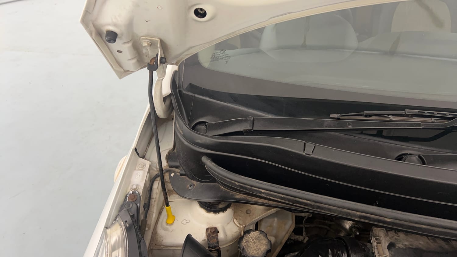 Used 2014 Hyundai Grand i10 Magna 1.2 Kappa VTVT Petrol Manual engine ENGINE RIGHT SIDE HINGE & APRON VIEW