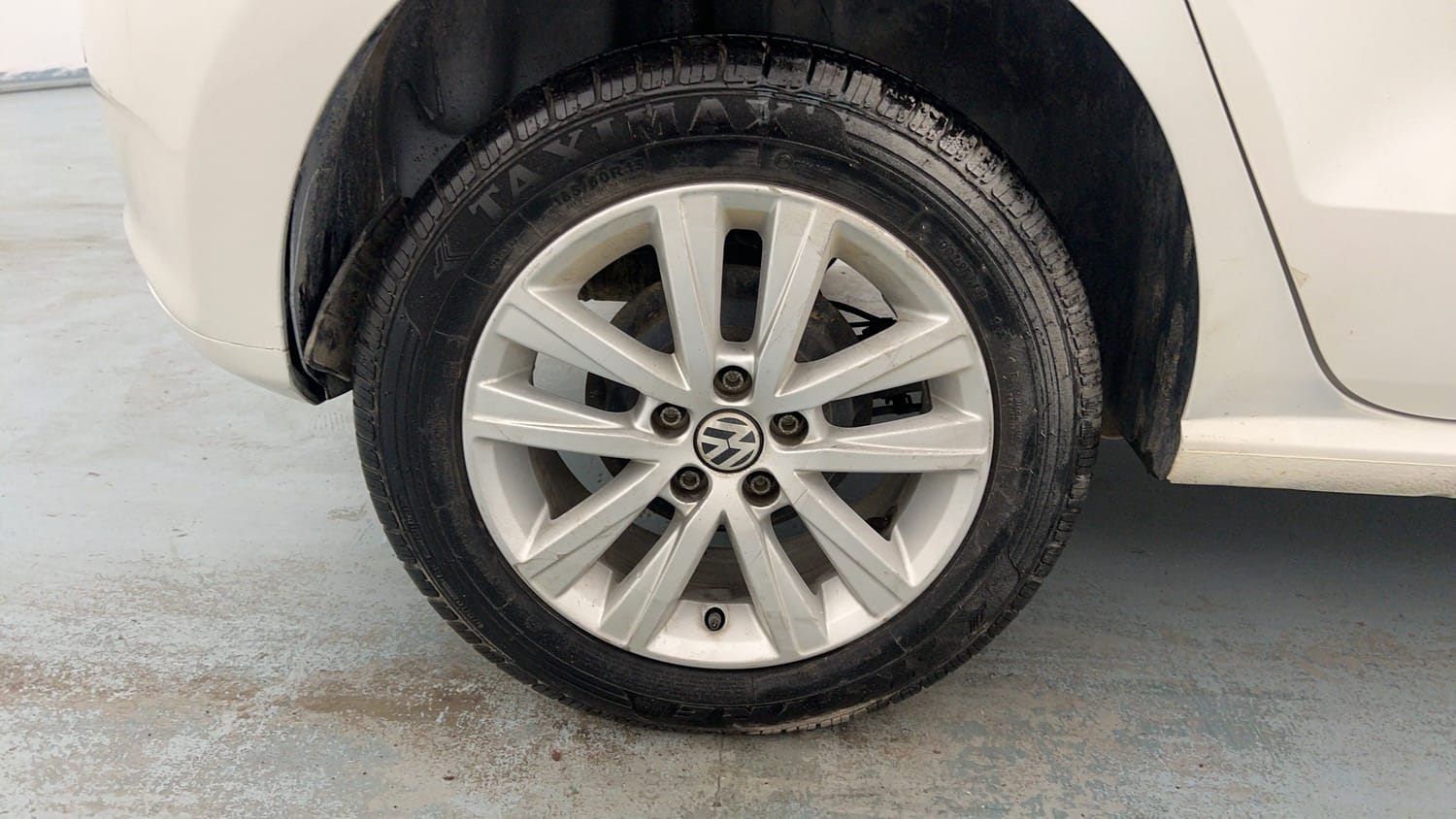 Used 2014 Volkswagen Polo Highline1.2L (P) Petrol Manual tyres RIGHT REAR TYRE RIM VIEW