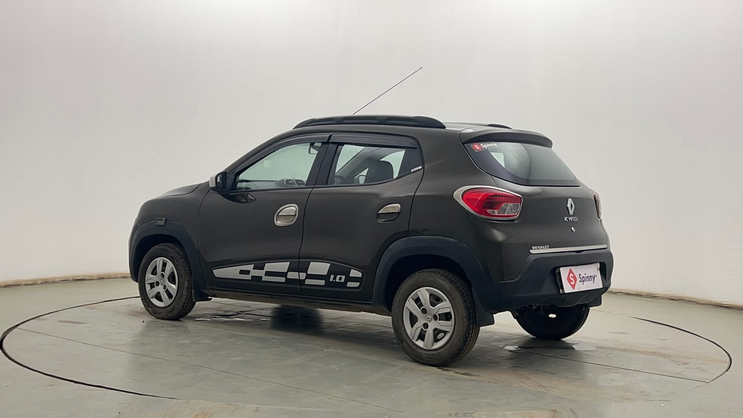 Used 2018 Renault Kwid 1.0 RXT Petrol Manual exterior LEFT REAR CORNER VIEW