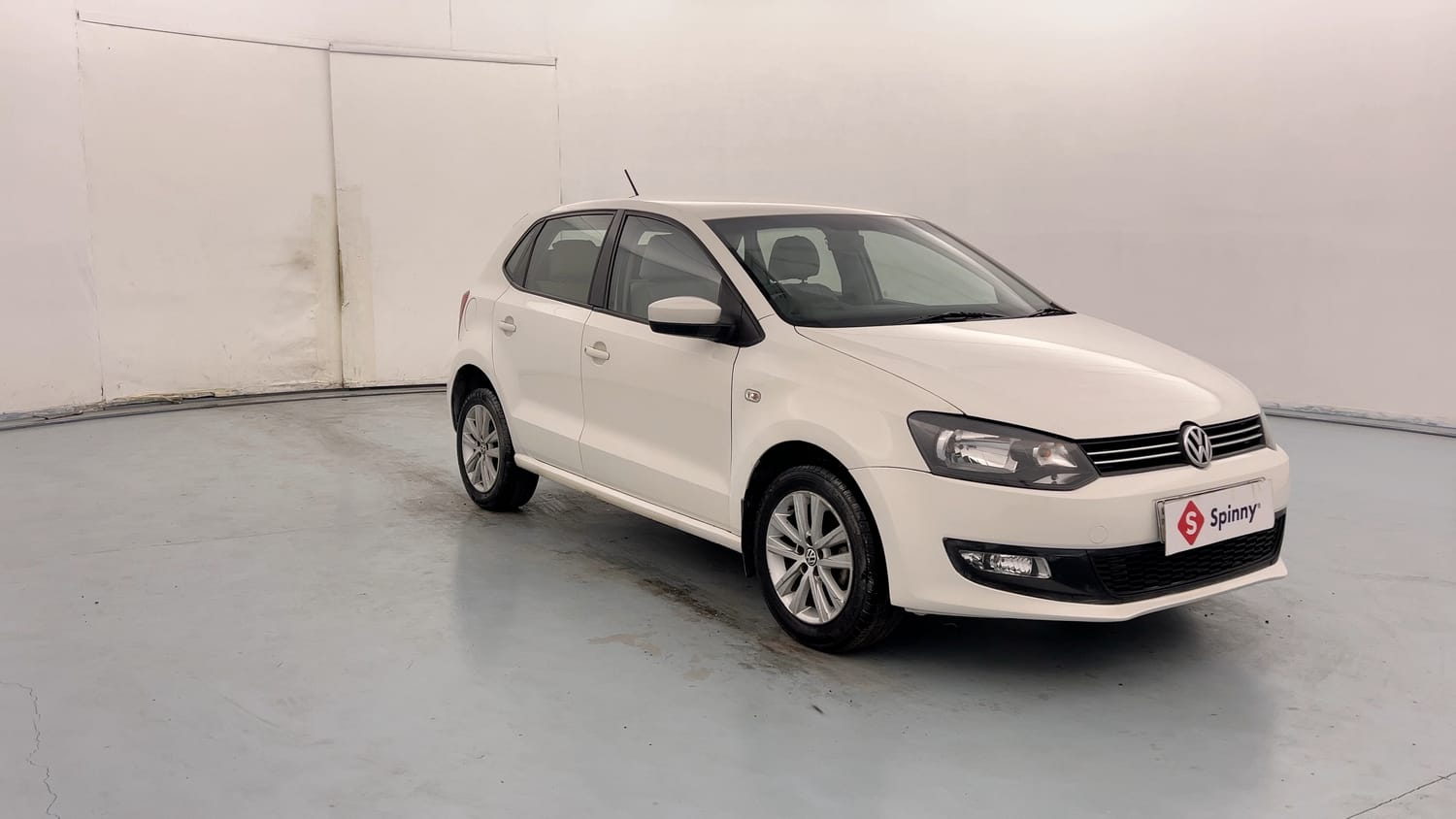 Used 2014 Volkswagen Polo Highline1.2L (P) Petrol Manual exterior RIGHT FRONT CORNER VIEW