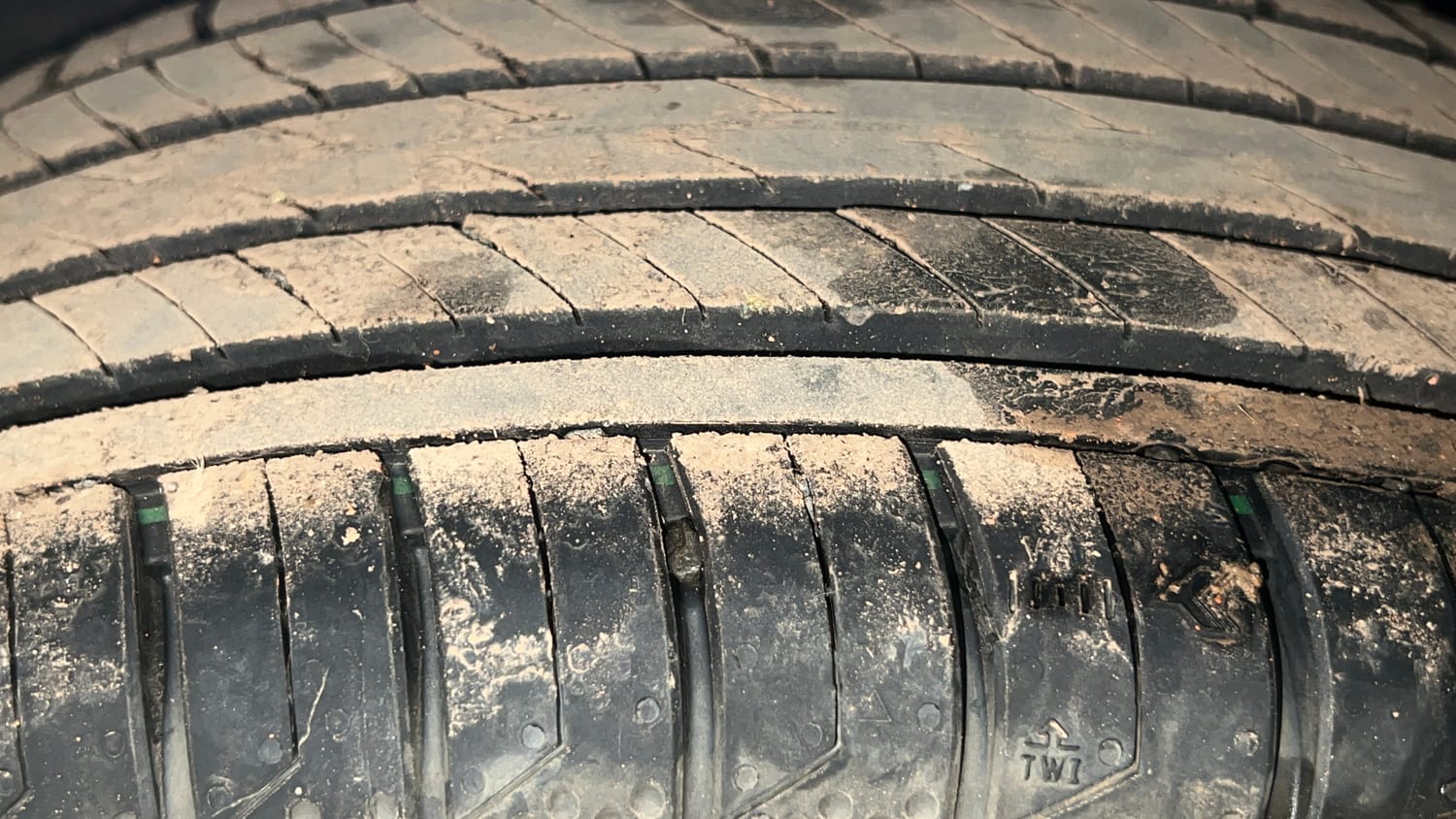 Used 2021 Nissan Magnite XV Turbo Petrol Manual tyres LEFT REAR TYRE TREAD VIEW