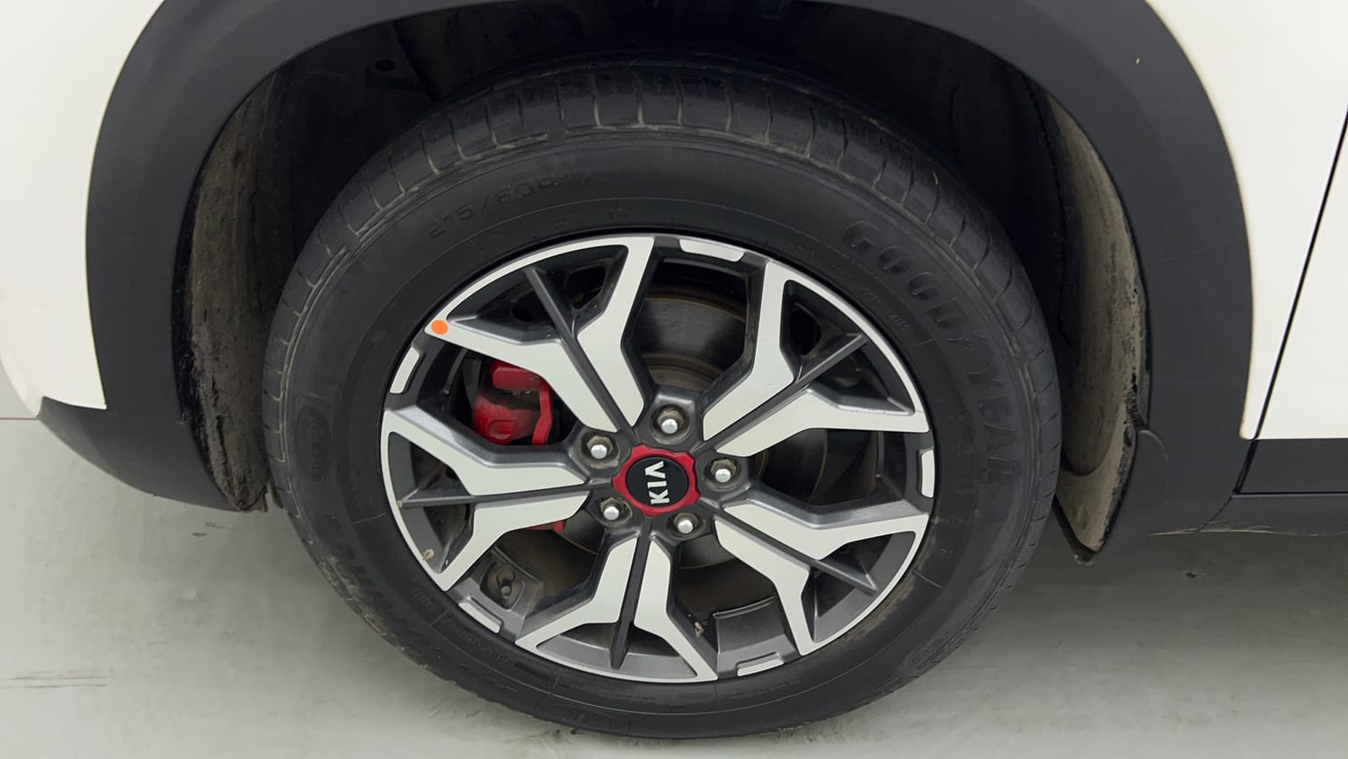 Used 2019 kia Seltos GTX Plus DCT 1.4 Petrol Automatic tyres LEFT FRONT TYRE RIM VIEW