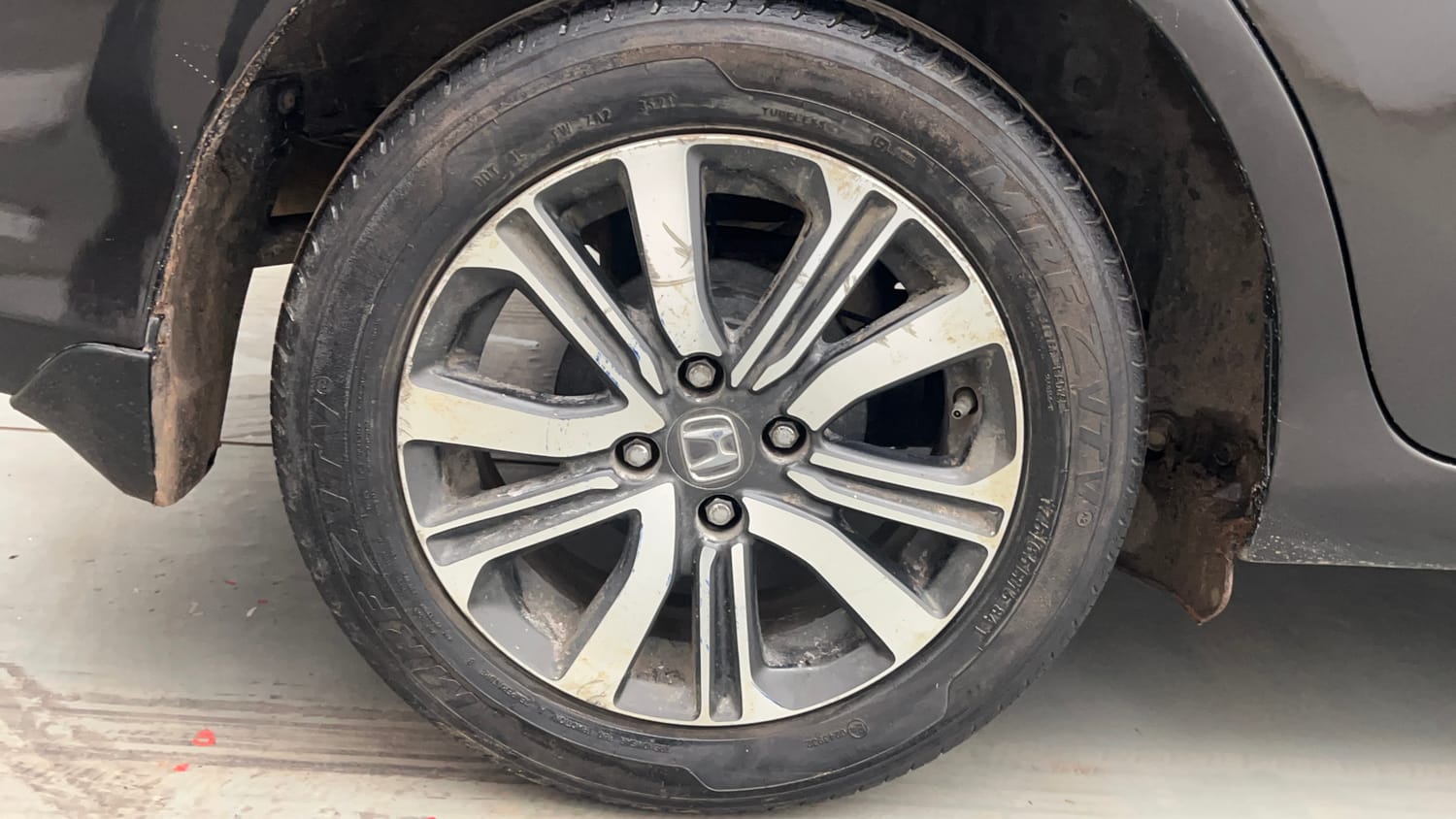 Used 2021 Honda Amaze VX MT 1.2 Petrol Petrol Manual tyres RIGHT REAR TYRE RIM VIEW