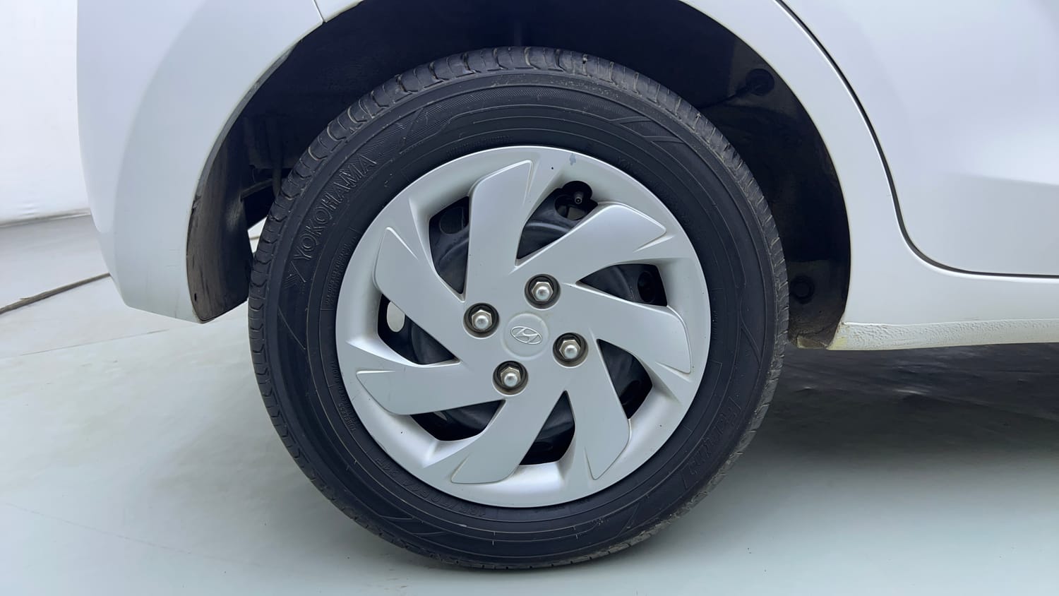 Used 2021 Hyundai Santro Asta AMT Petrol Automatic tyres RIGHT REAR TYRE RIM VIEW