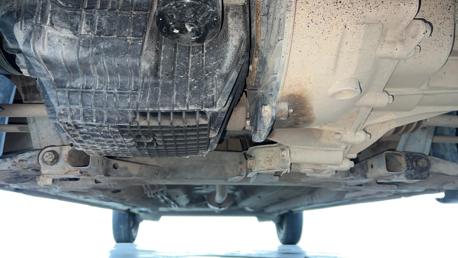 Used 2018 Renault Kwid 1.0 RXT Petrol Manual extra FRONT LEFT UNDERBODY VIEW