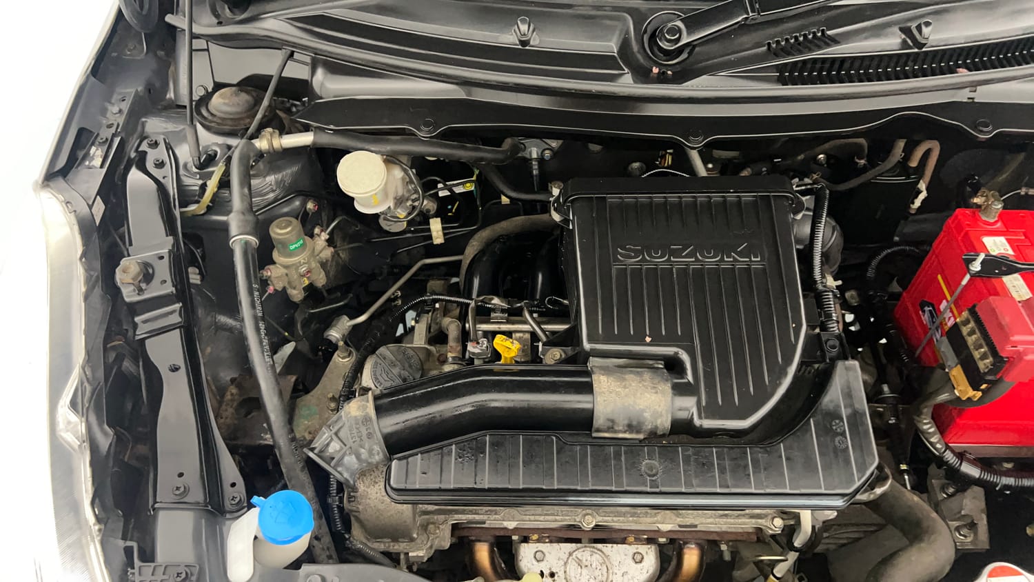 Used 2014 Maruti Suzuki Swift VXi Petrol Manual engine ENGINE RIGHT SIDE VIEW