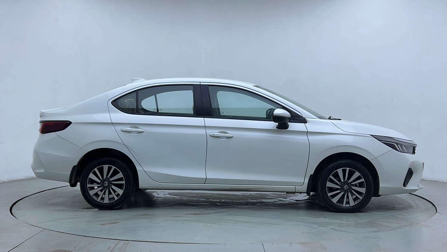 Used 2024 Honda City V Petrol CVT Petrol Automatic exterior RIGHT SIDE VIEW