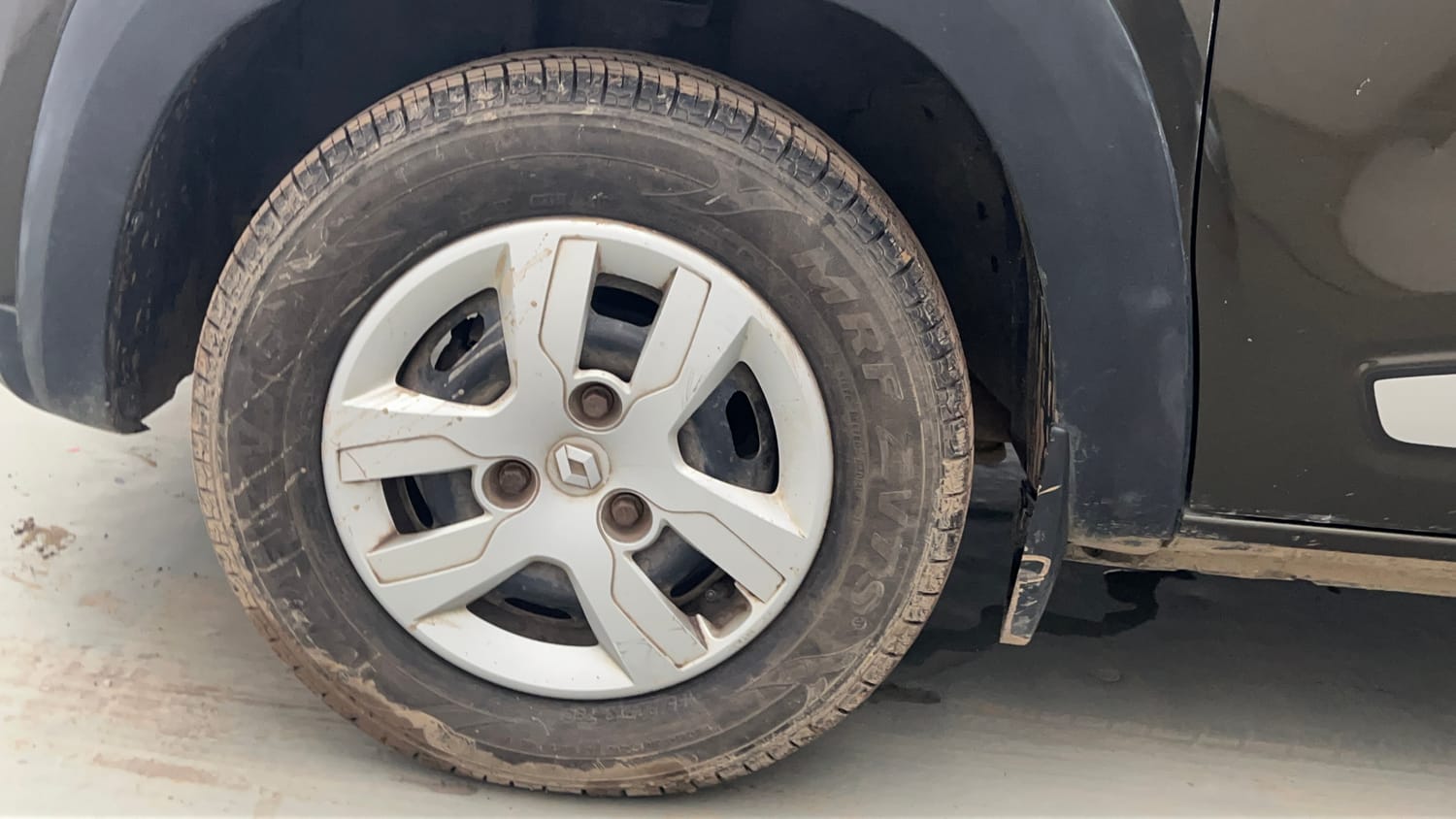 Used 2018 Renault Kwid 1.0 RXT Petrol Manual tyres LEFT FRONT TYRE RIM VIEW