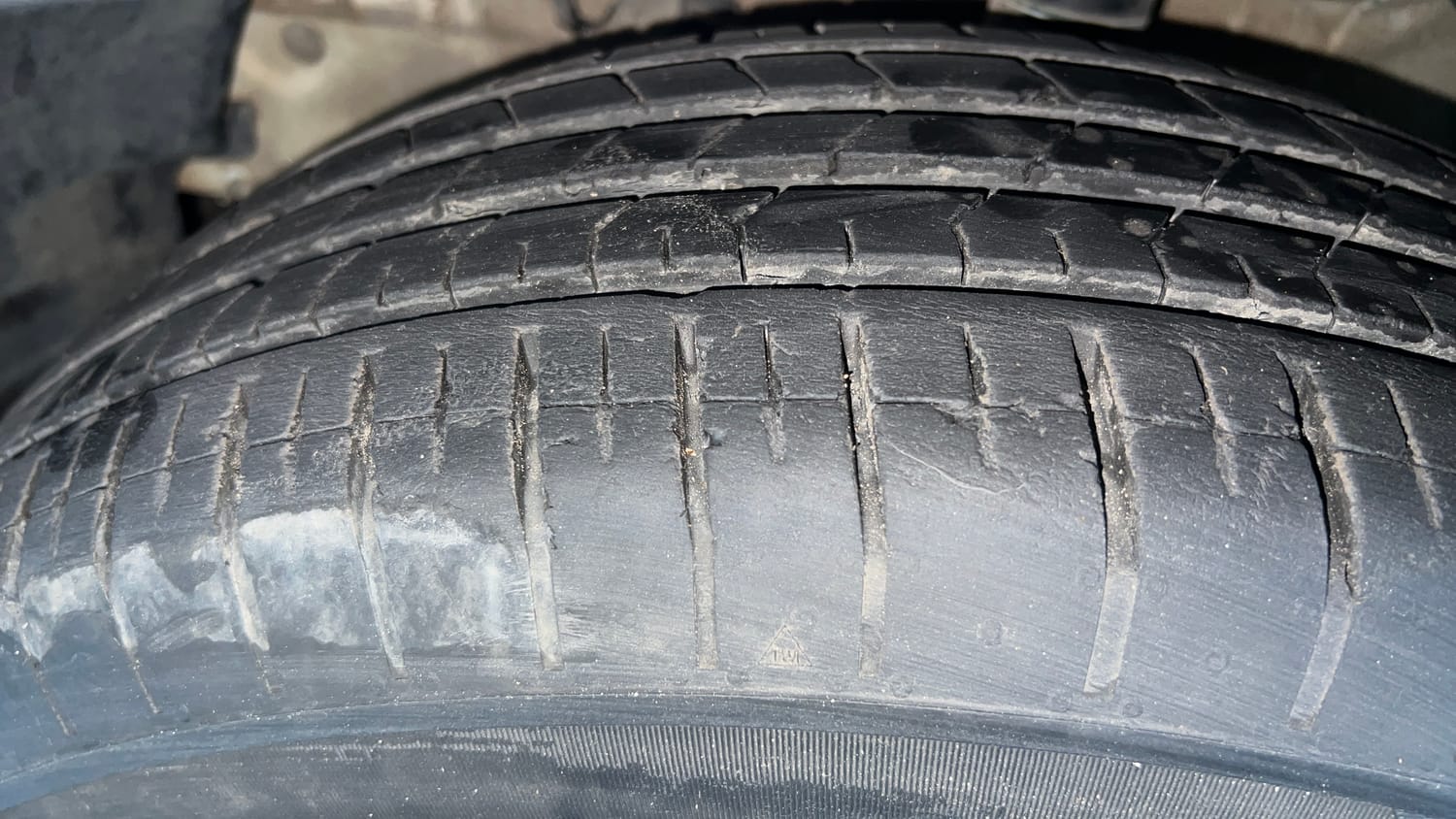 Used 2022 Mahindra XUV 300 W6 1.5 Diesel Diesel Manual tyres LEFT FRONT TYRE TREAD VIEW