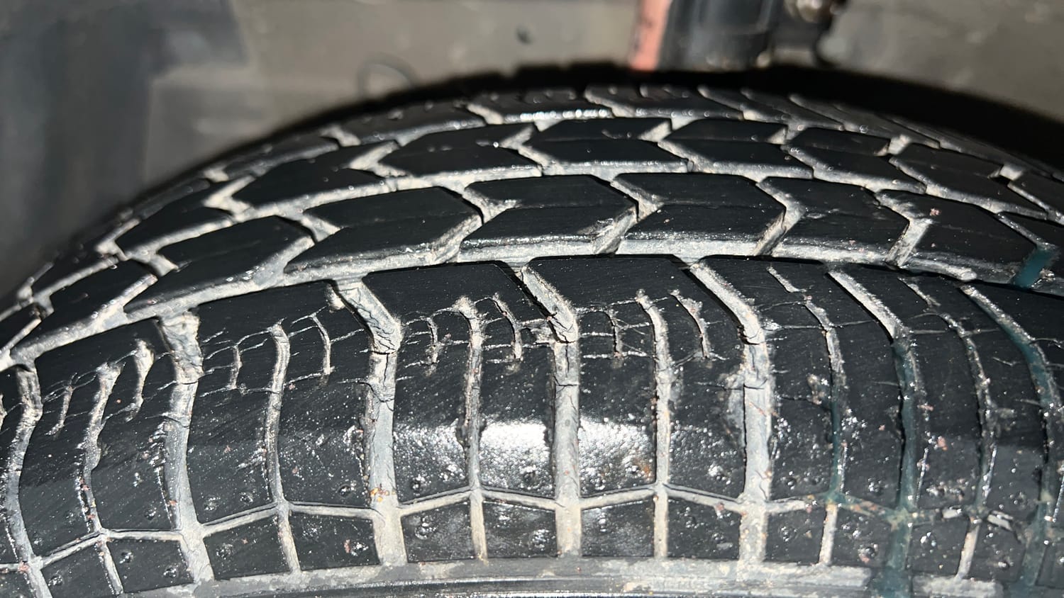Used 2014 Maruti Suzuki Swift VXi Petrol Manual tyres LEFT FRONT TYRE TREAD VIEW