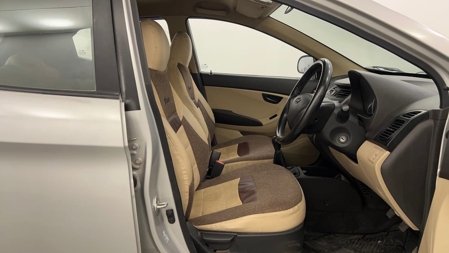 Used 2018 Hyundai Eon Magna + Petrol Manual interior RIGHT SIDE FRONT DOOR CABIN VIEW