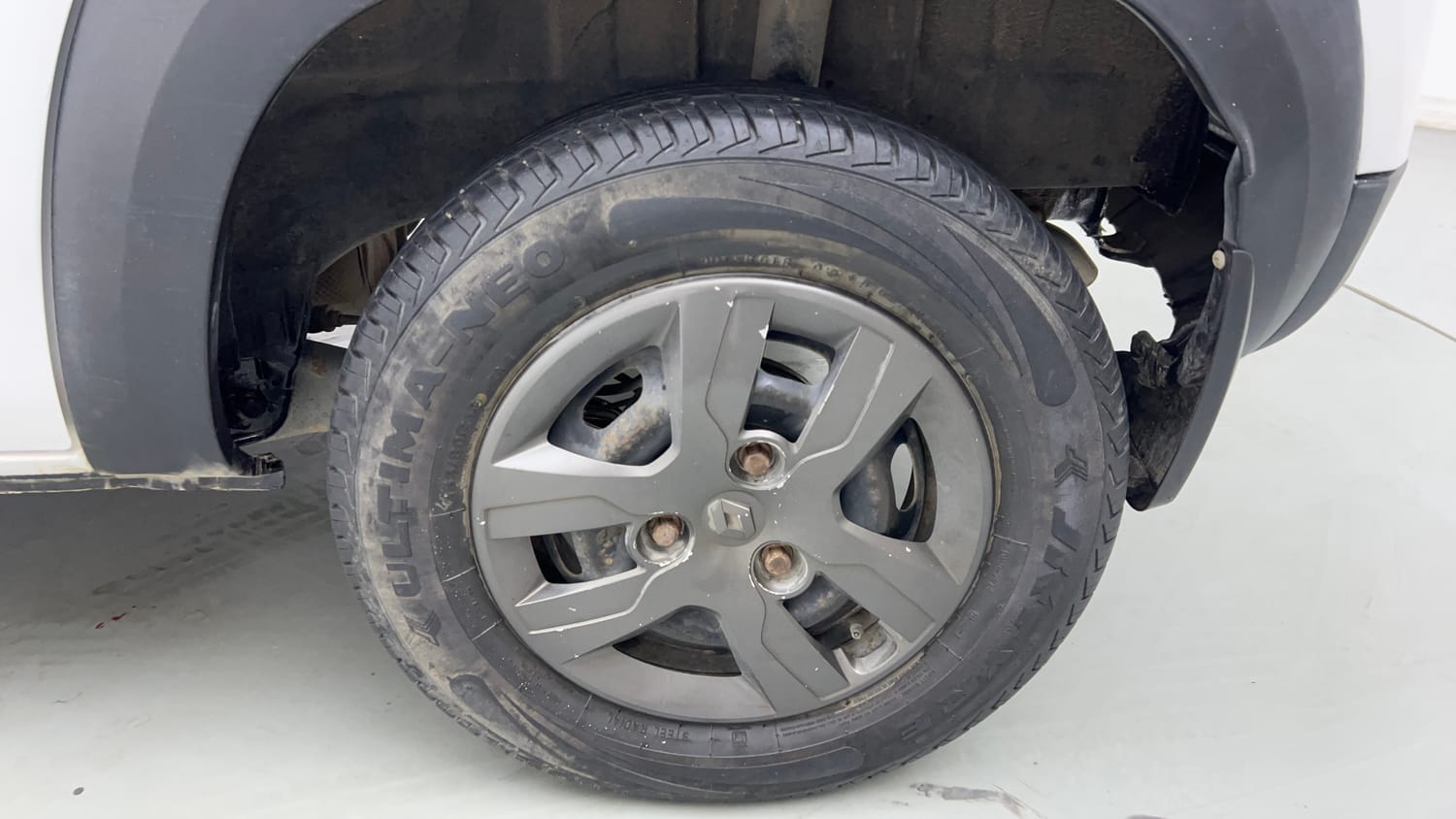 Used 2018 Renault Kwid 1.0 RXT Petrol Manual tyres LEFT REAR TYRE RIM VIEW