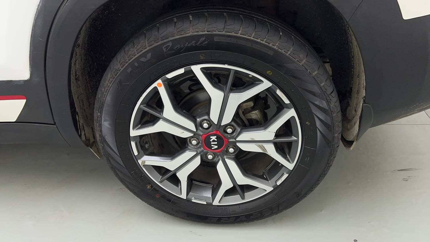 Used 2019 kia Seltos GTX Plus DCT 1.4 Petrol Automatic tyres LEFT REAR TYRE RIM VIEW