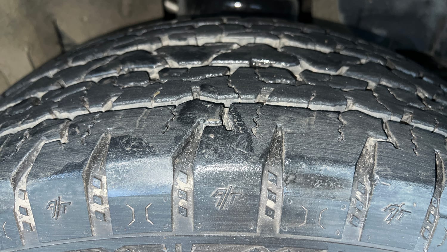 Used 2024 Mahindra Thar LX Hard Top Petrol AT RWD Petrol Automatic tyres RIGHT FRONT TYRE TREAD VIEW