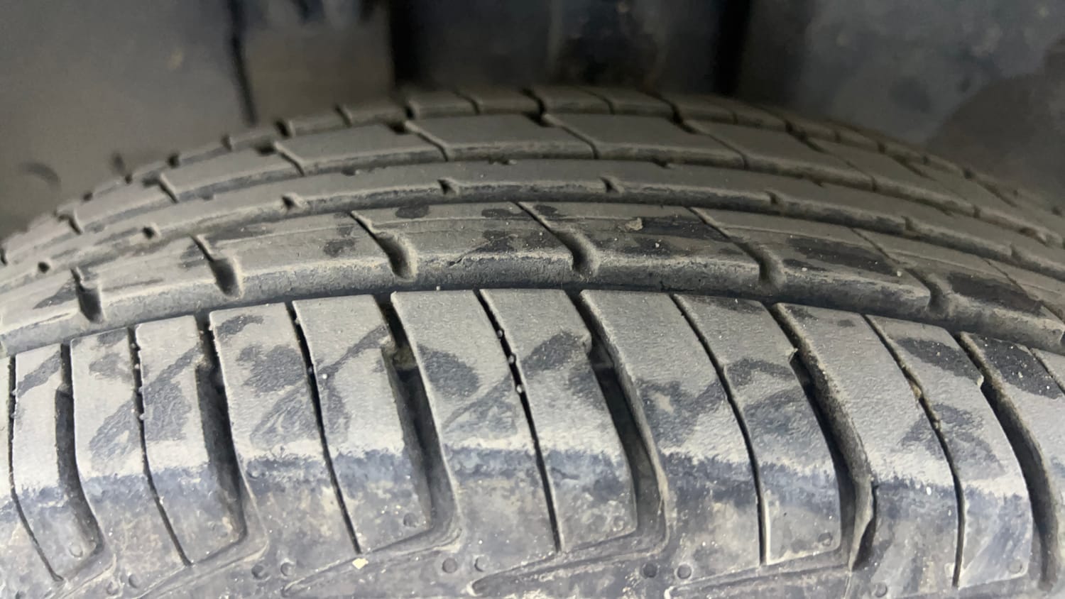 Used 2018 Renault Kwid RXT (O) 1.0 SCE Edition Petrol Manual tyres LEFT FRONT TYRE TREAD VIEW
