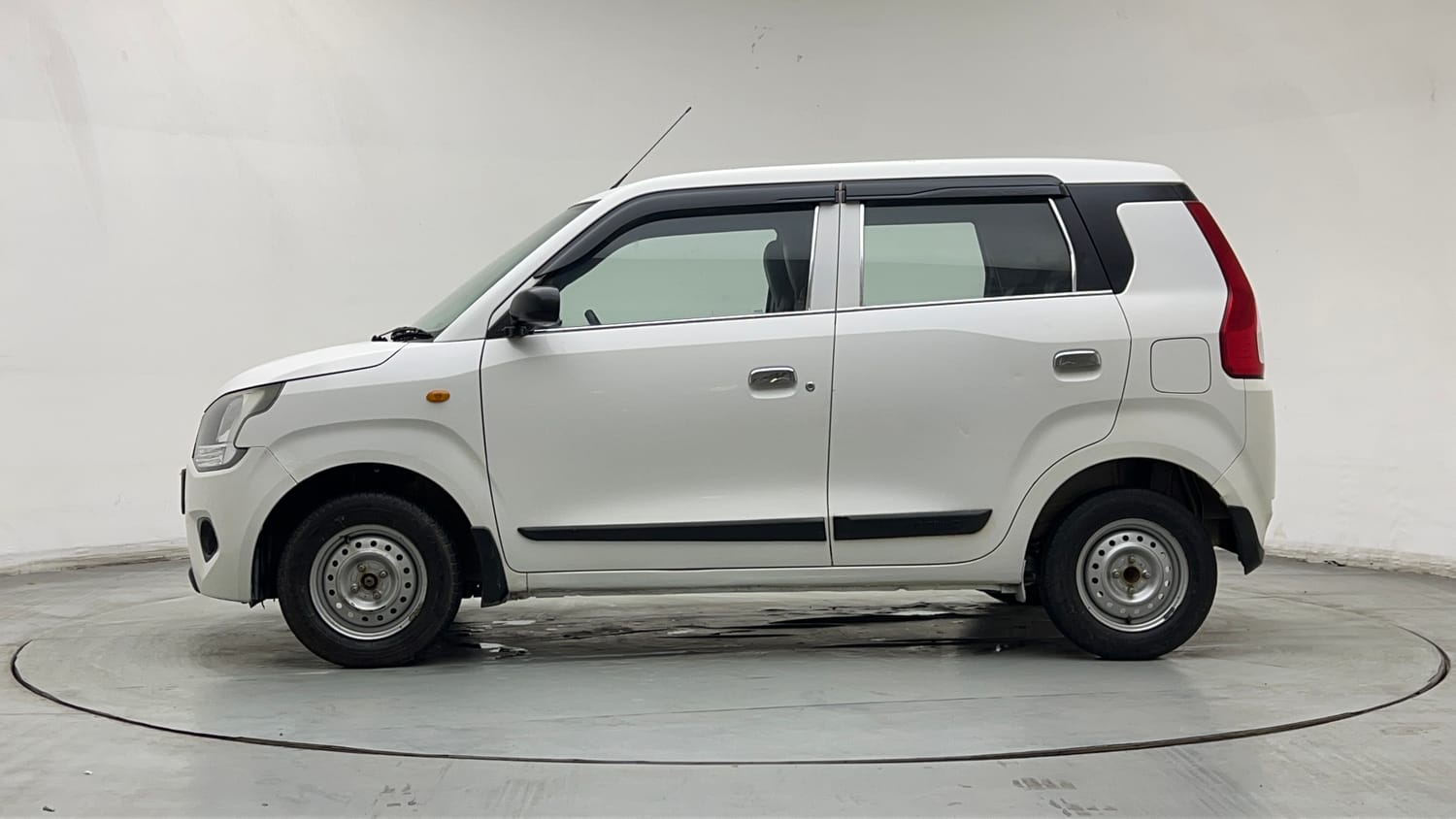 Used 2019 Maruti Suzuki Wagon R 1.0 LXi 1.0 Petrol Manual exterior LEFT SIDE VIEW