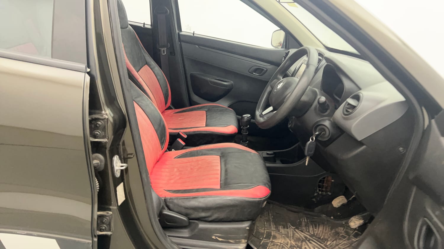 Used 2018 Renault Kwid 1.0 RXT Petrol Manual interior RIGHT SIDE FRONT DOOR CABIN VIEW