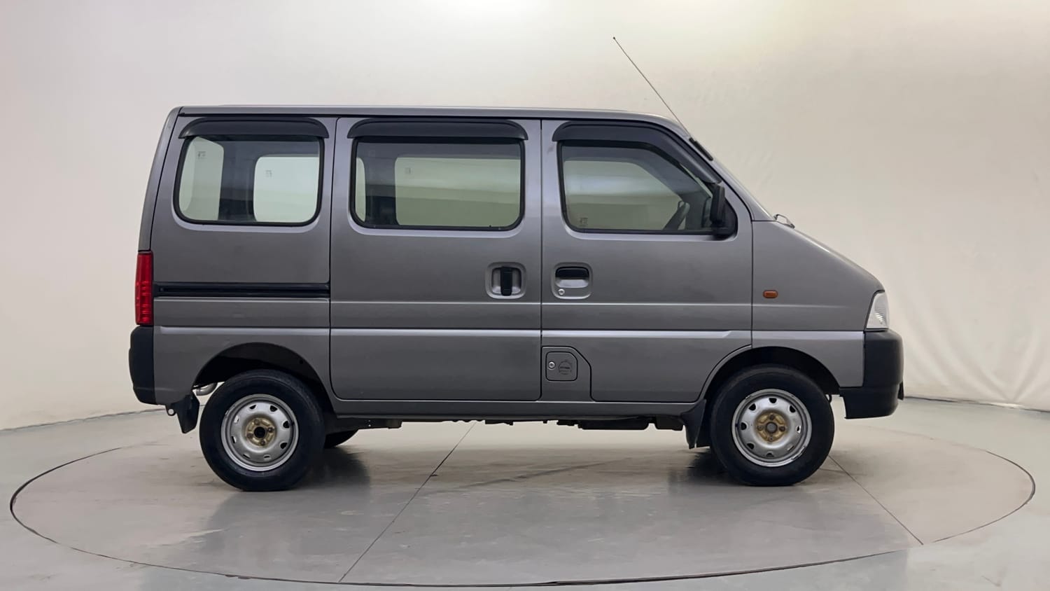 Used 2016 Maruti Suzuki Eeco 5 STR WITH A/C+HTR Petrol Manual exterior RIGHT SIDE VIEW