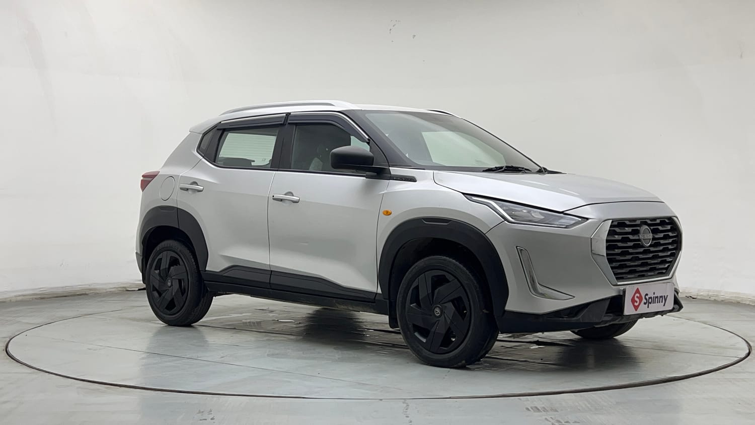 Used 2022 Nissan Magnite XE Petrol Manual exterior RIGHT FRONT CORNER VIEW