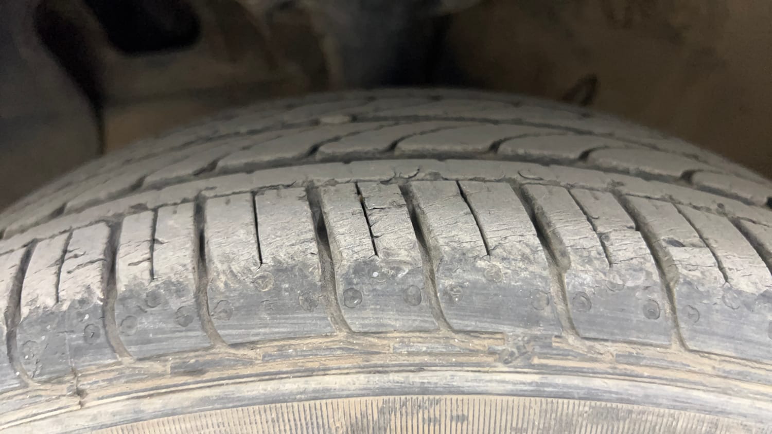 Used 2022 Hyundai Aura SX 1.2 Petrol Petrol Manual tyres LEFT FRONT TYRE TREAD VIEW
