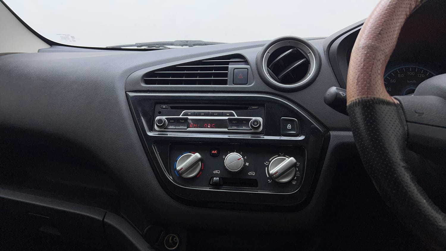 Used 2017 Datsun Redi-GO T (O) Petrol Manual top_features Integrated (in-dash) music system