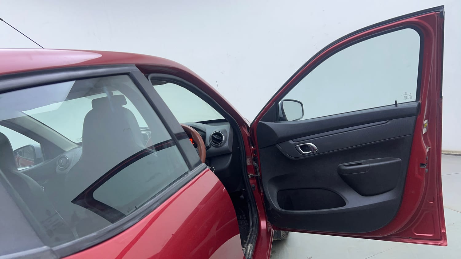Used 2018 Renault Kwid RXT (O) 1.0 SCE Edition Petrol Manual interior RIGHT FRONT DOOR OPEN VIEW