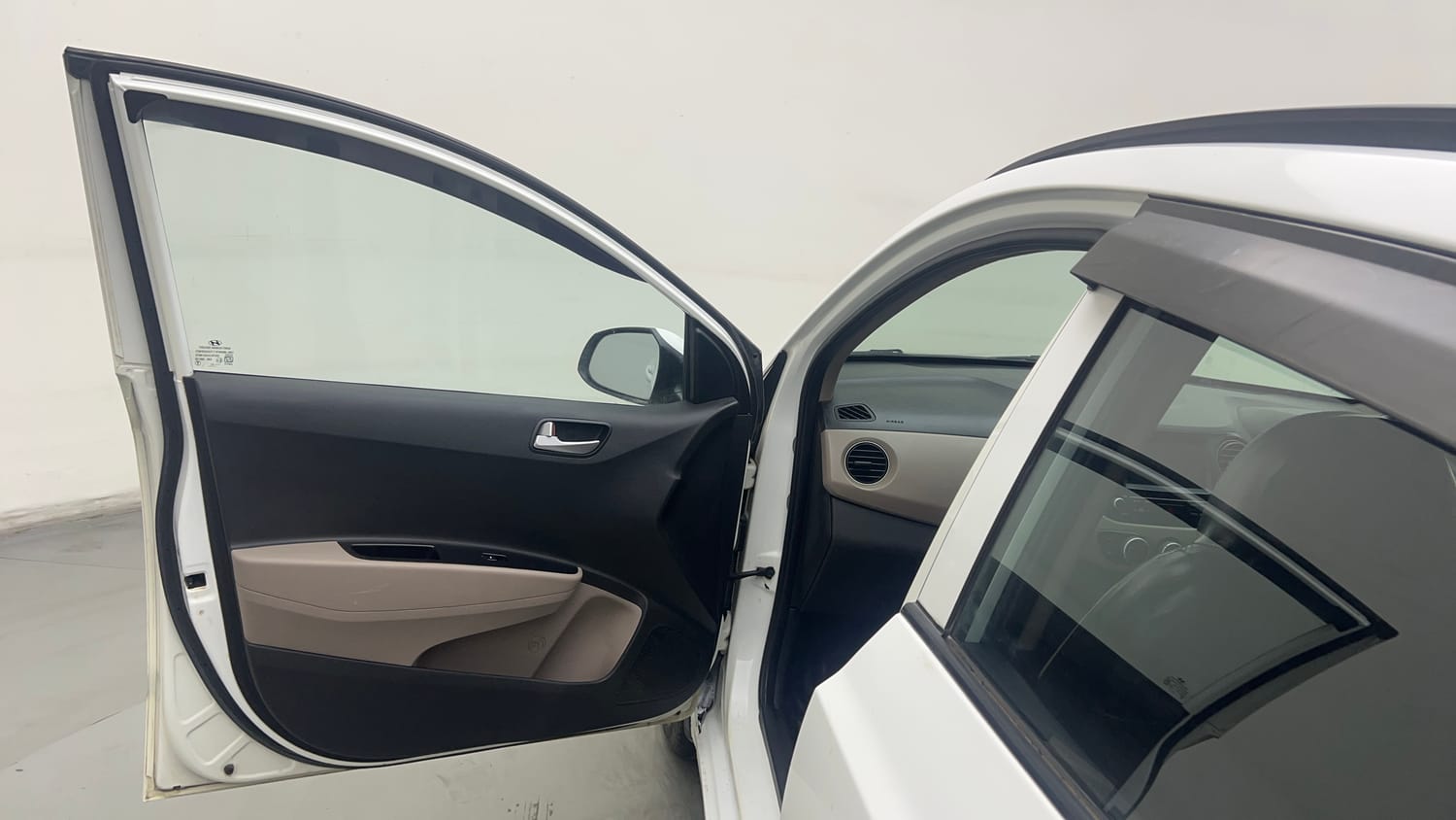 Used 2019 Hyundai Grand i10 Sportz 1.2 Kappa VTVT CNG (Outside Fitted) Cng Manual interior LEFT FRONT DOOR OPEN VIEW