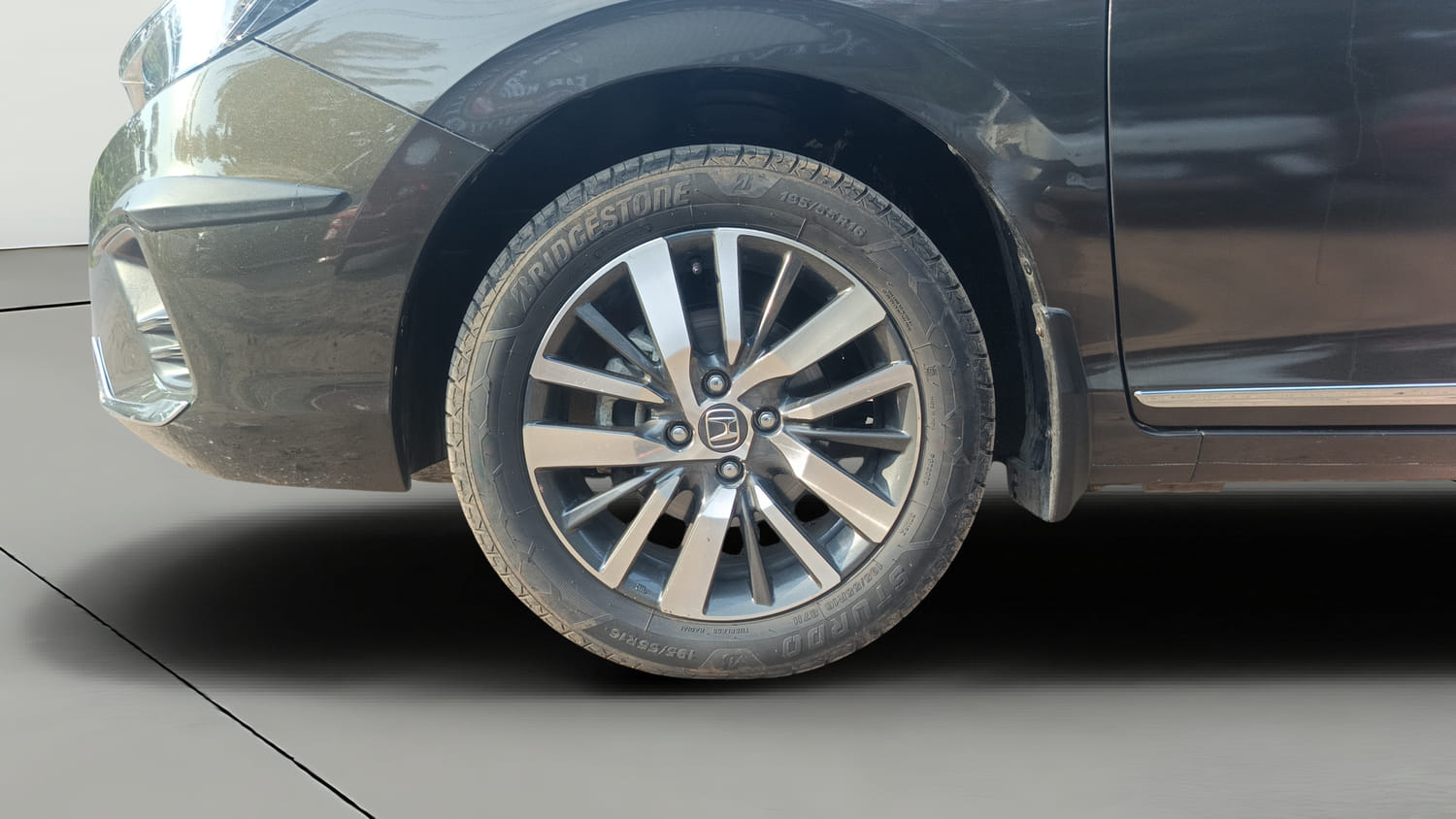 Used 2023 Honda City ZX Petrol Petrol Manual tyres LEFT FRONT TYRE RIM VIEW