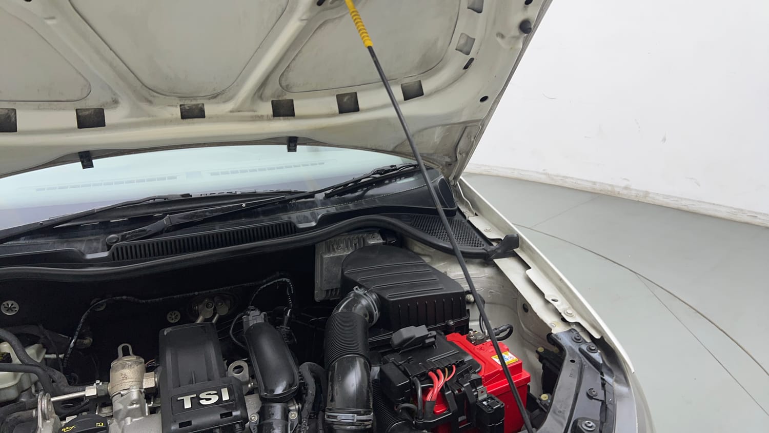 Used 2016 Volkswagen Vento Highline 1.2 (P) AT Petrol Automatic engine ENGINE LEFT SIDE HINGE & APRON VIEW