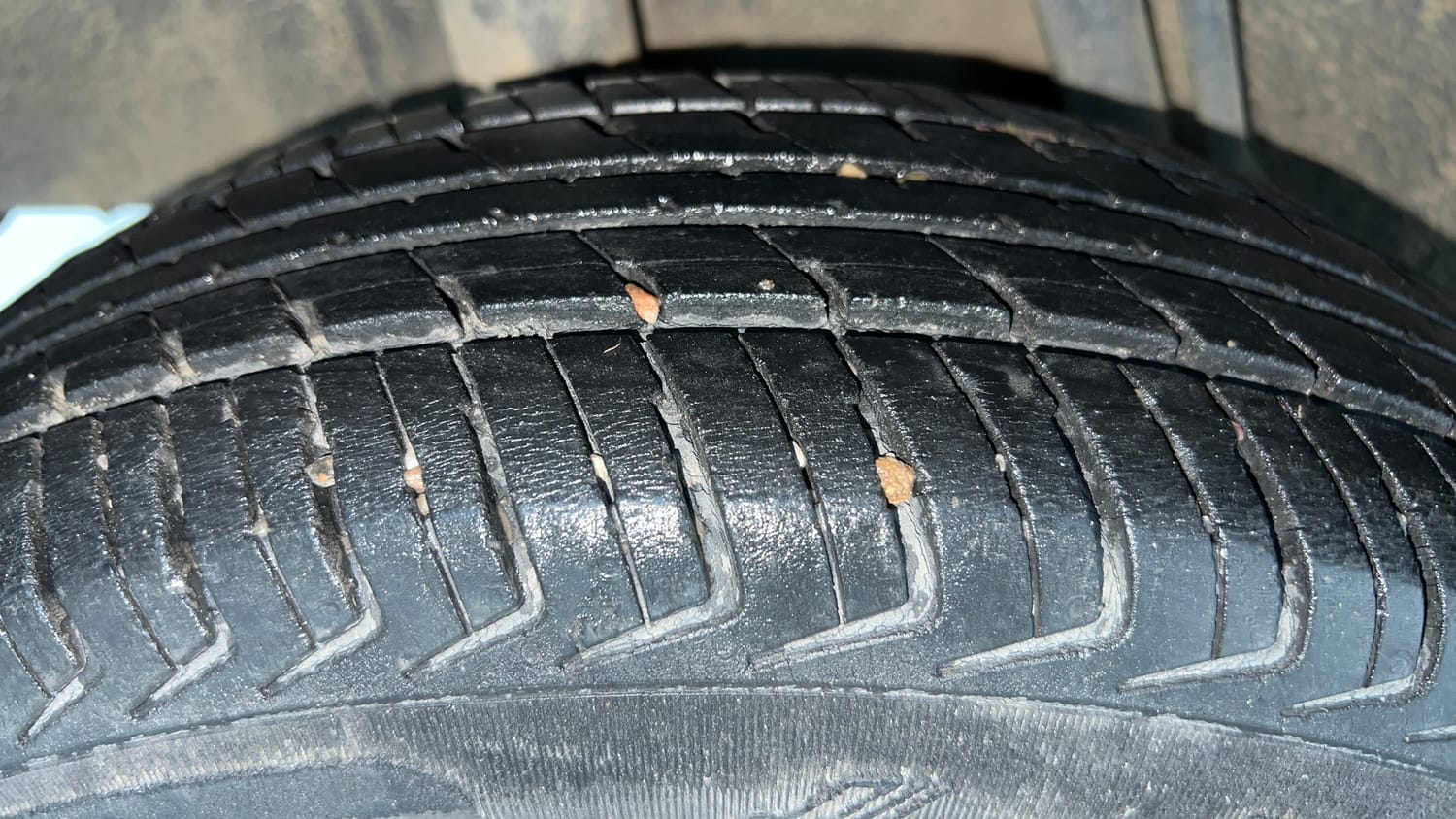Used 2019 Renault Kwid RXT (O) 1.0 SCE Edition Petrol Manual tyres RIGHT REAR TYRE TREAD VIEW