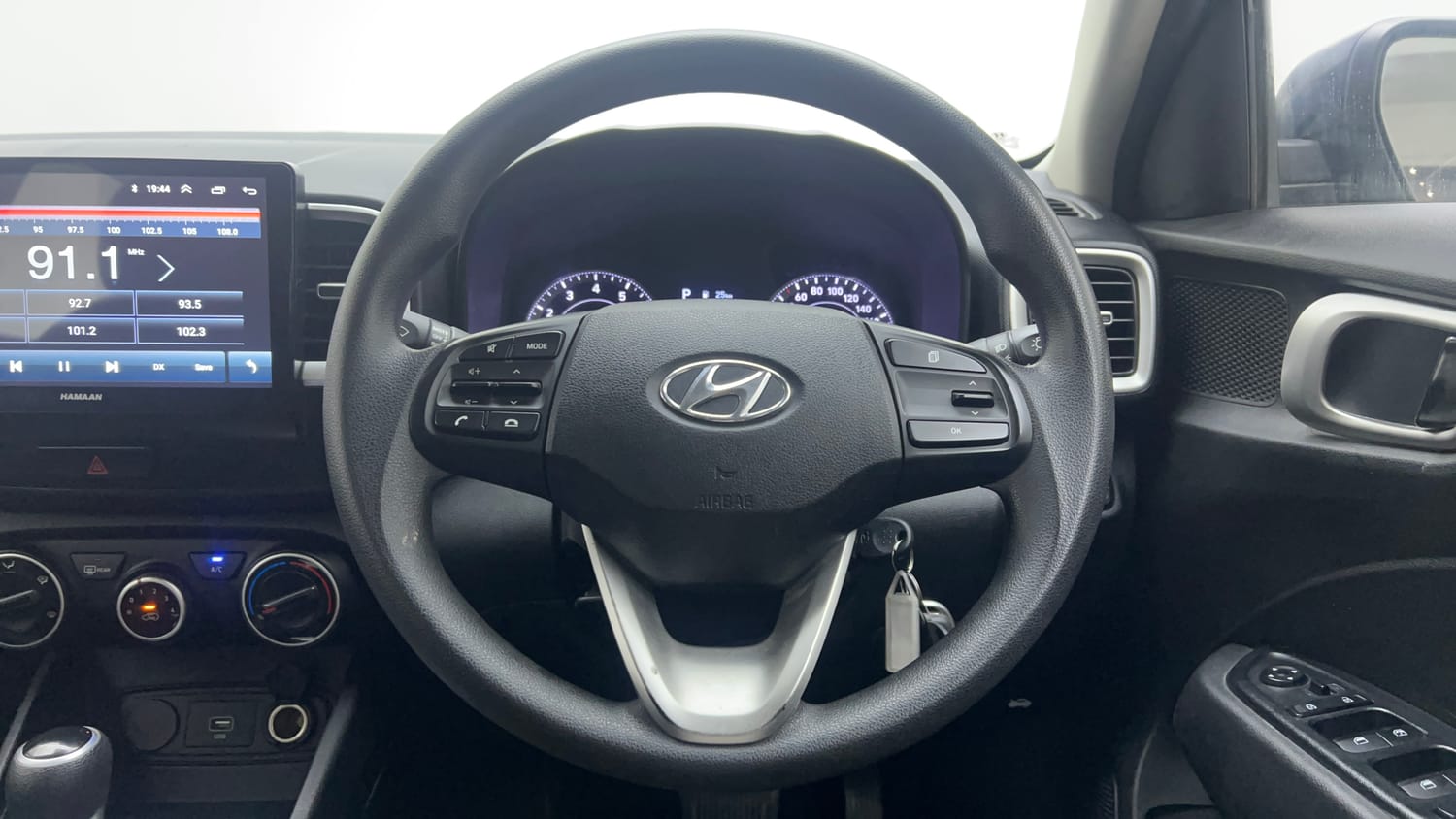 Used 2020 Hyundai Venue S 1.0 Turbo DCT Petrol Automatic interior STEERING VIEW