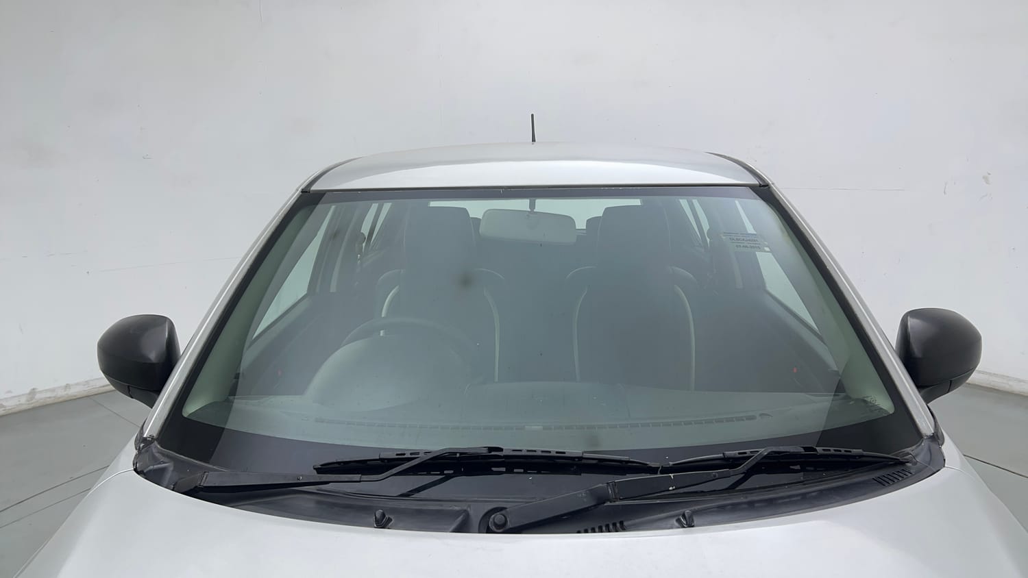 Used 2015 Maruti Suzuki Swift Lxi (O) Petrol Manual exterior FRONT WINDSHIELD VIEW
