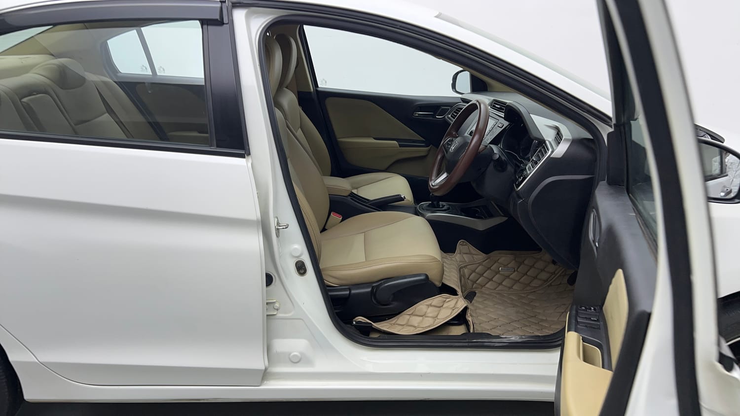 Used 2022 Honda City 4th Generation V Petrol Petrol Manual interior RIGHT SIDE FRONT DOOR CABIN VIEW