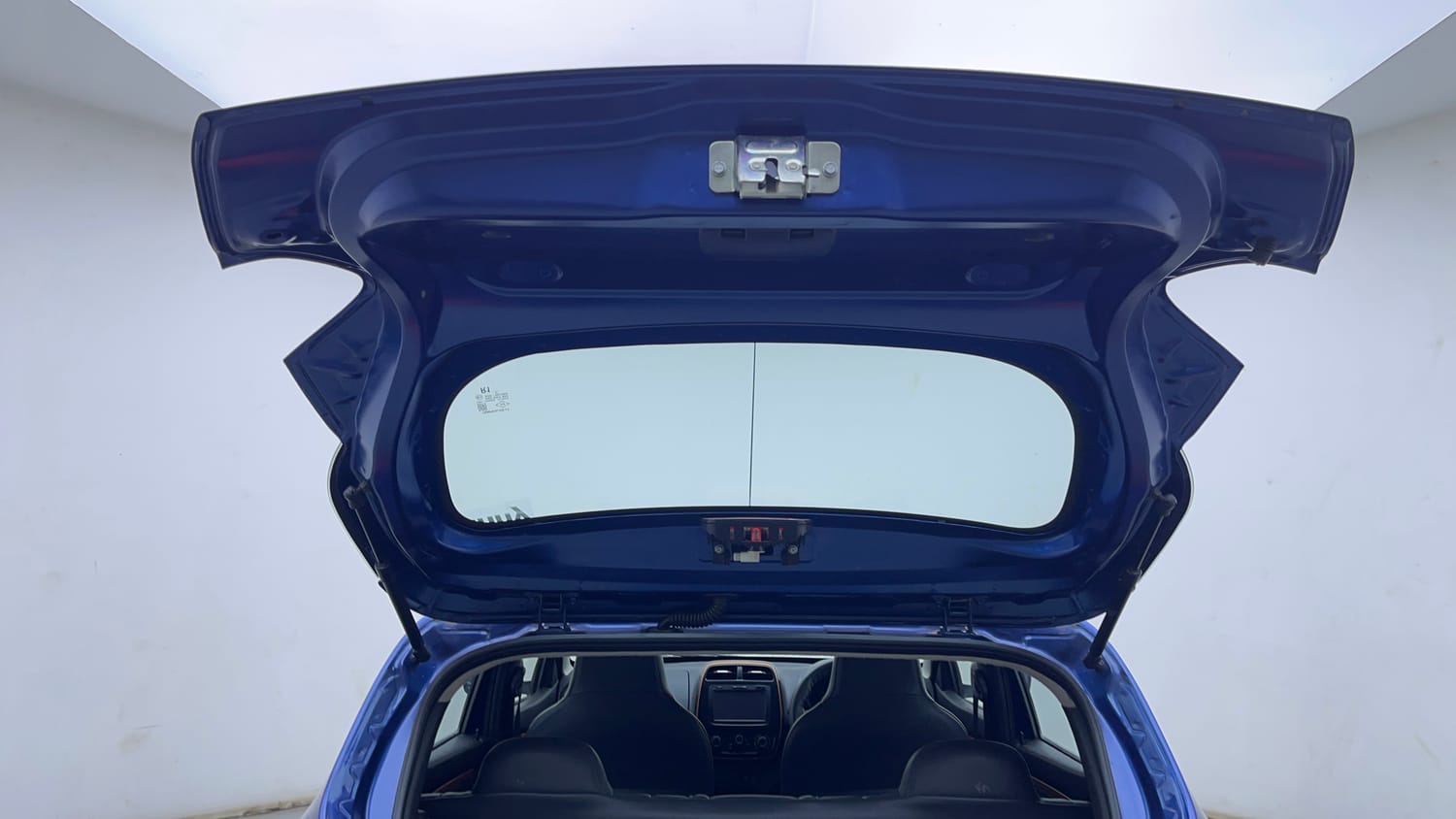 Used 2018 Renault Kwid CLIMBER 1.0 Petrol Manual interior DICKY DOOR OPEN VIEW