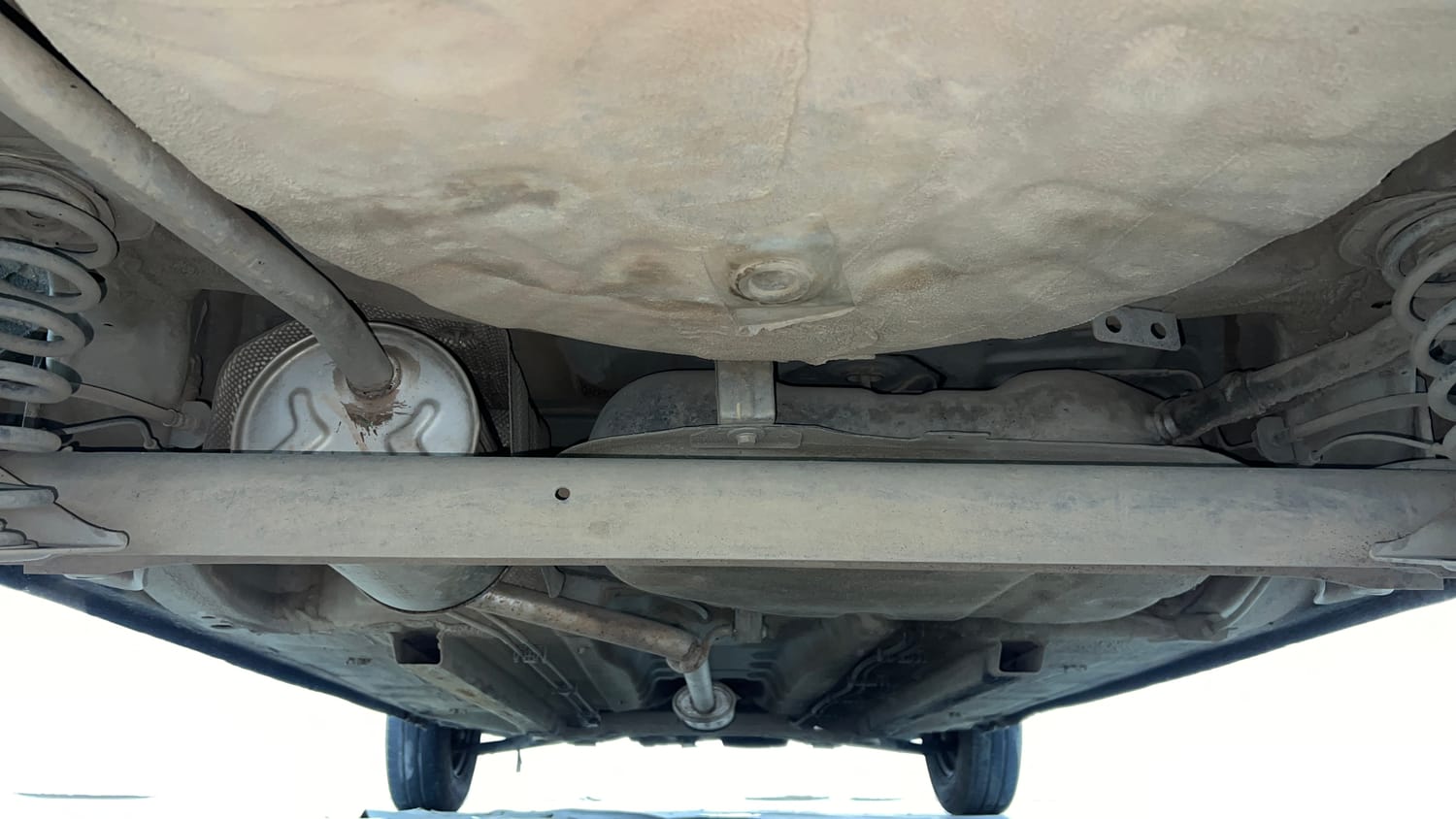 Used 2019 Renault Kwid RXT (O) 1.0 SCE Edition Petrol Manual extra REAR UNDERBODY VIEW (TAKEN FROM REAR)